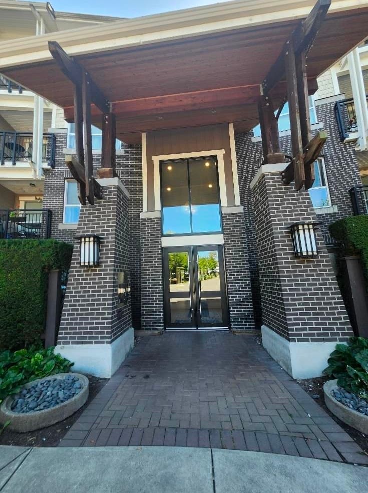 301 - 5788 Sidley Street, Burnaby, V5J 0E4 — photo 2