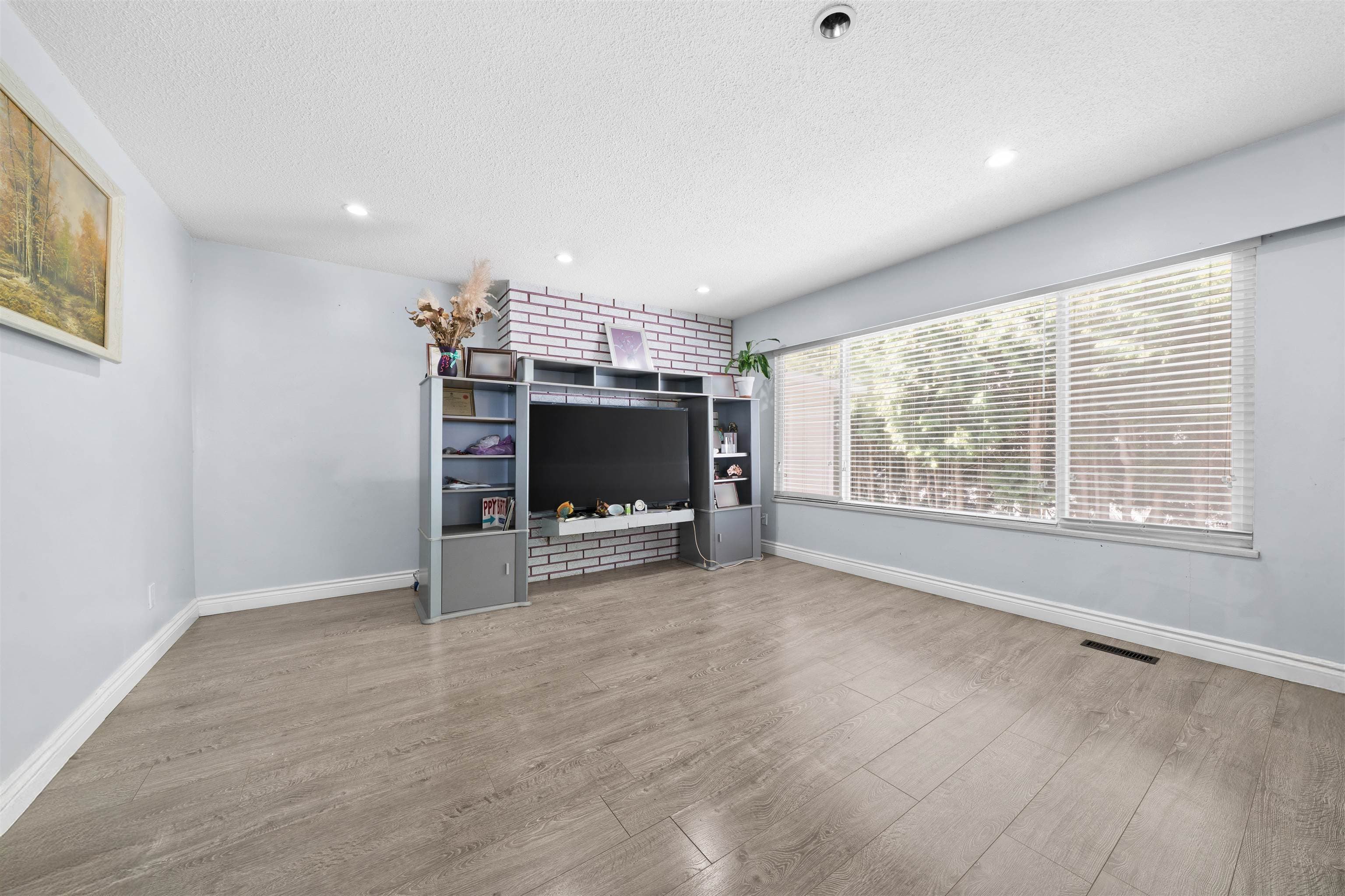 13687 112 Avenue, Surrey, V3R 2G4 — photo 2