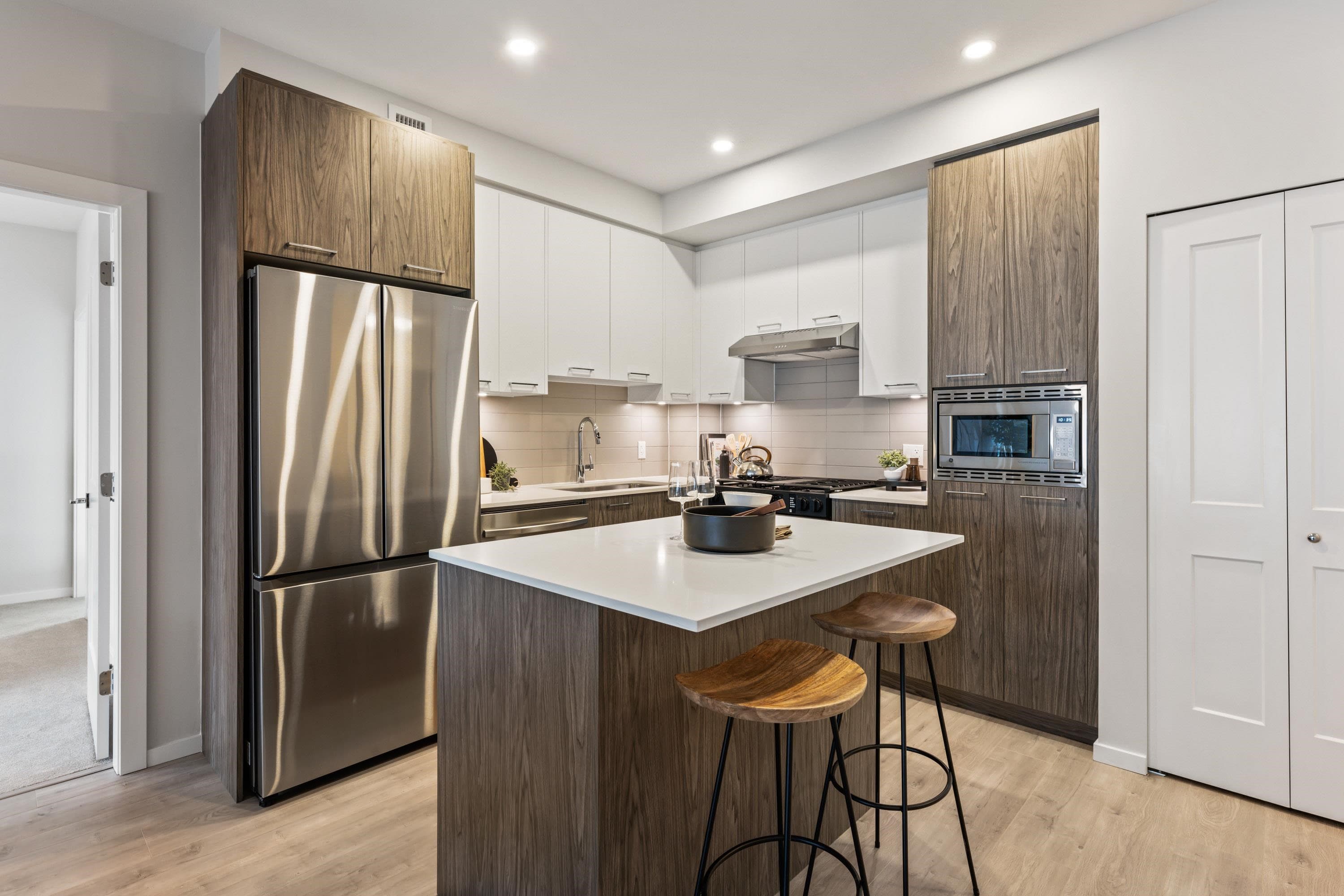 704 - 3317 148 Street, Surrey, V4P 0H9 — photo 1