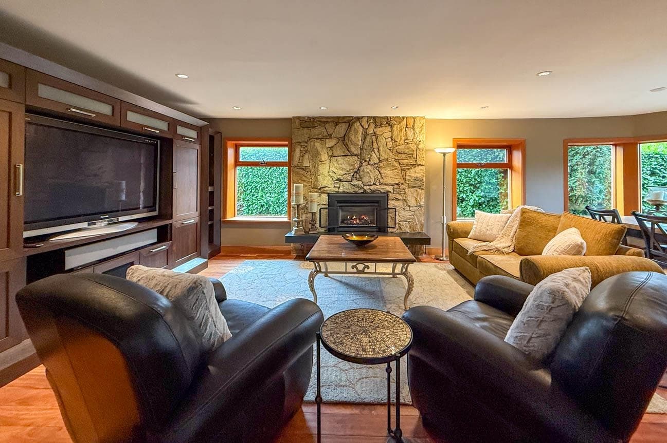 3850 Point Grey Road, Vancouver, V6R 1B4 — photo 1