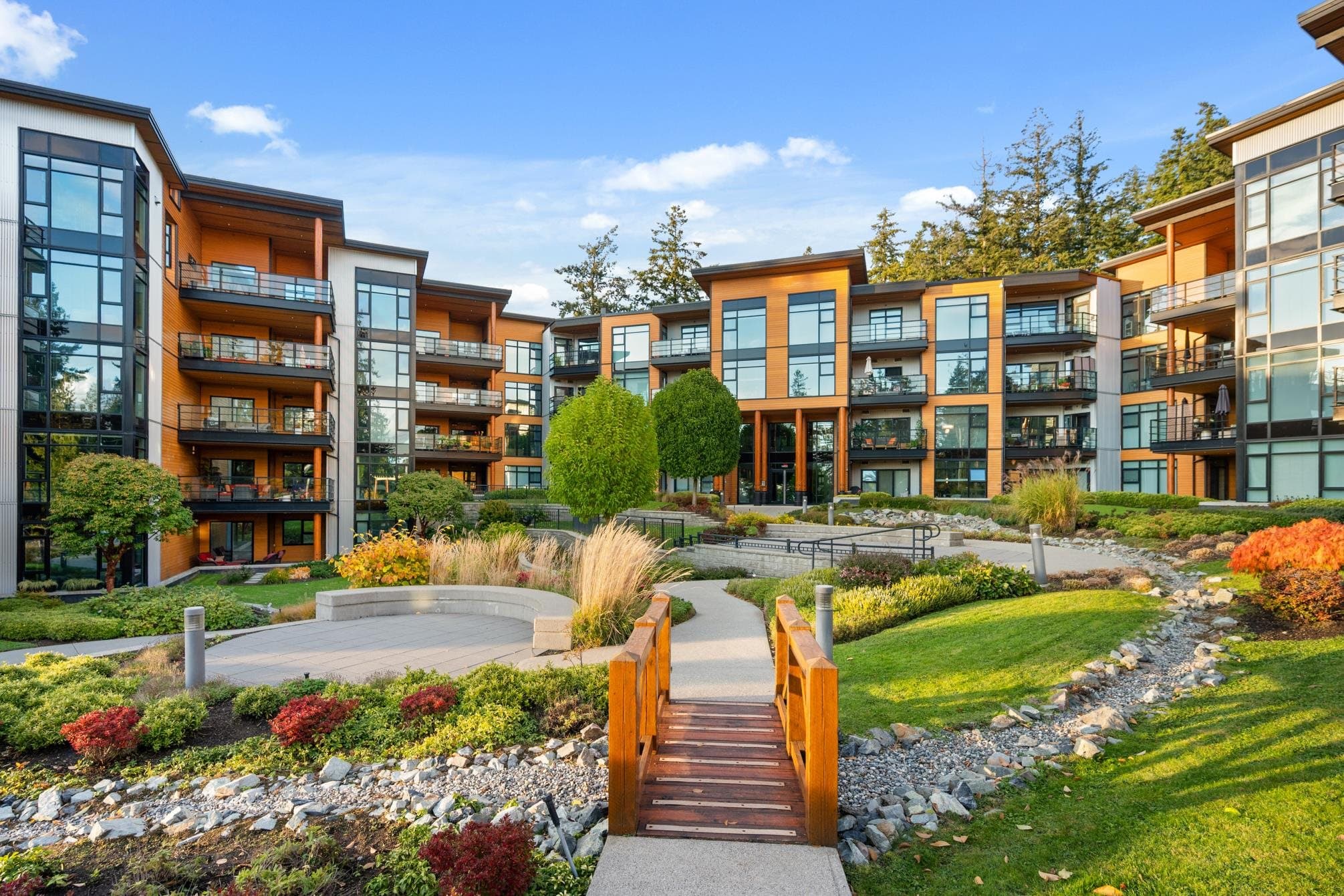 413 - 14855 Thrift Avenue, White Rock, V4B 2J6 — photo 2