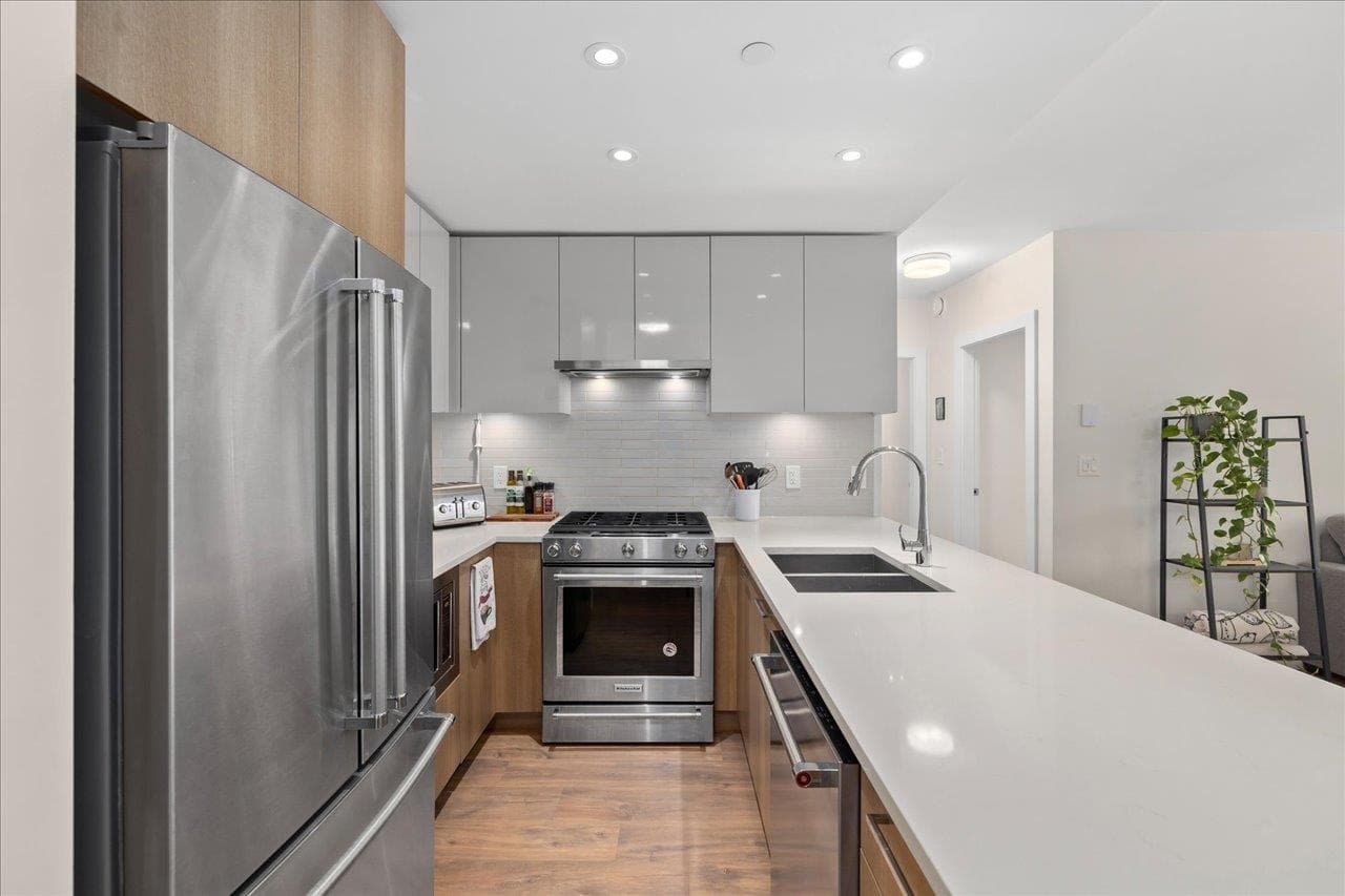 607 - 258 Nelson's Court, New Westminster, V3L 0J9 — photo 2