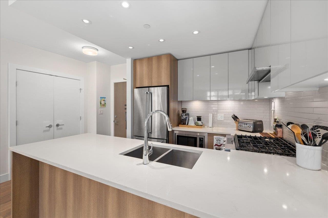 607 - 258 Nelson's Court, New Westminster, V3L 0J9 — photo 3