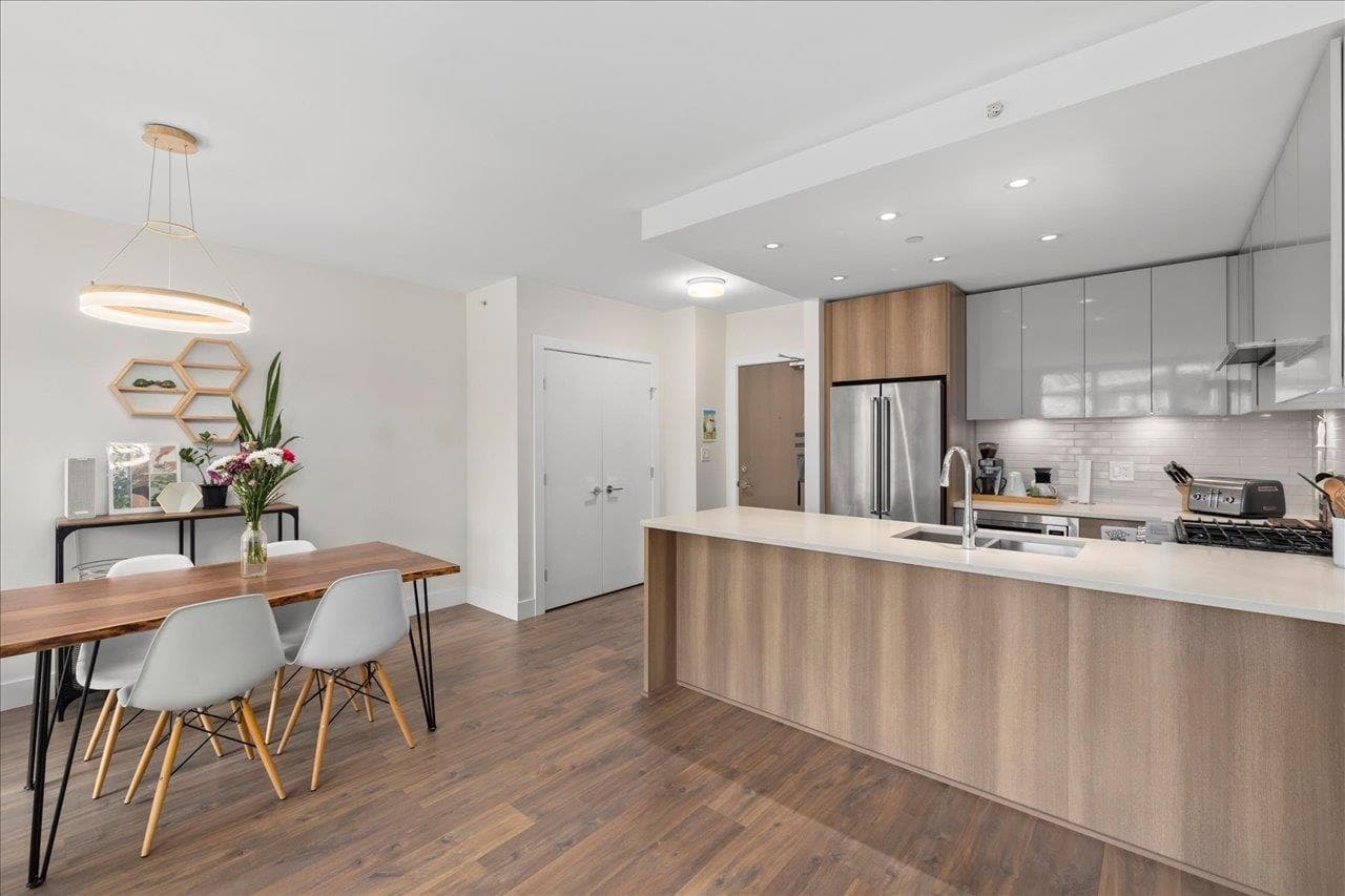 607 - 258 Nelson's Court, New Westminster — sold