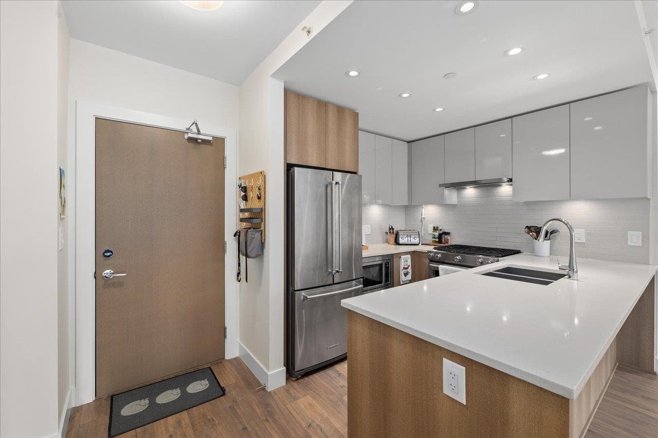 607 - 258 Nelson's Court, New Westminster, V3L 0J9 — photo 5