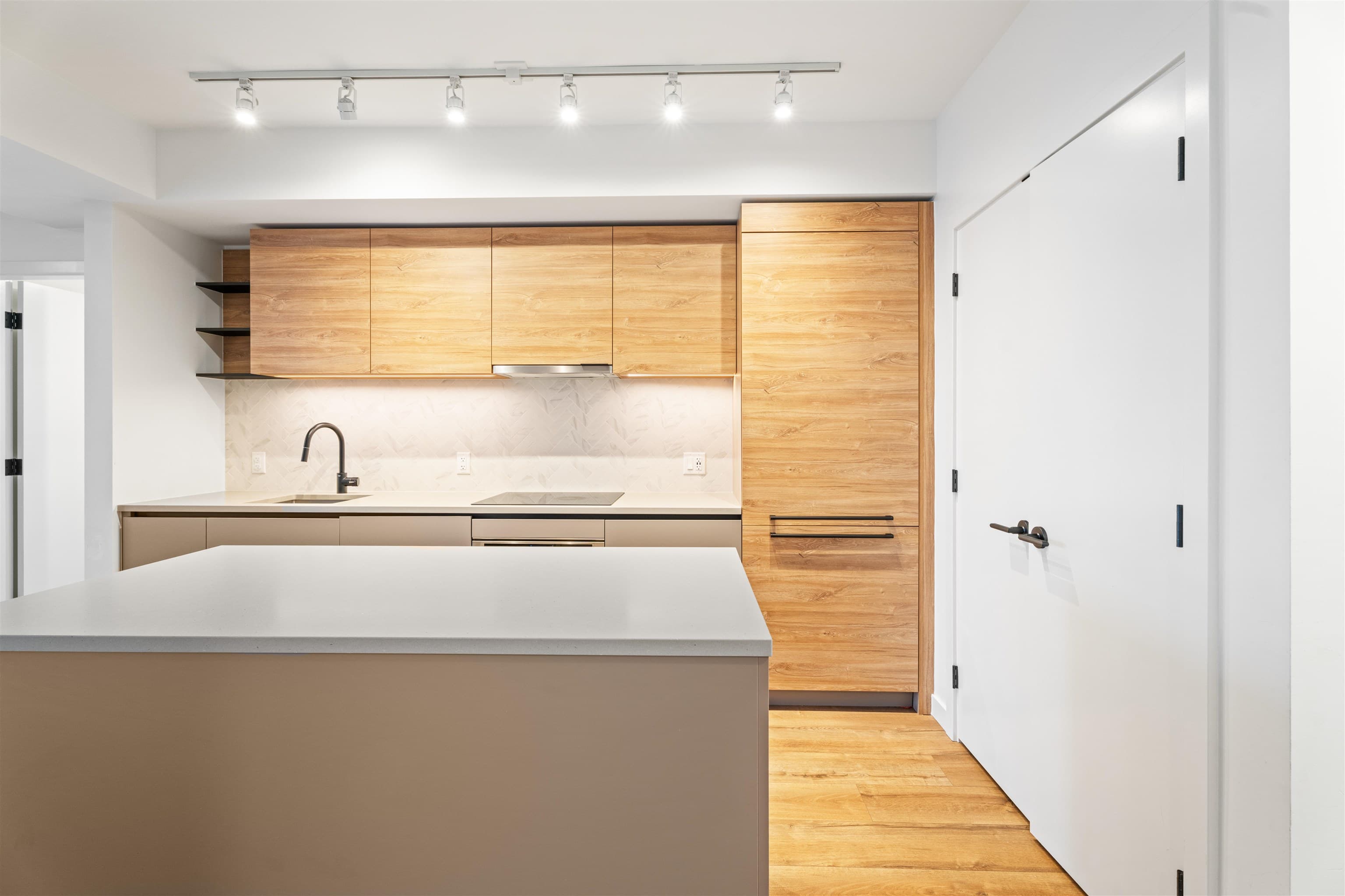 1409 - 10448 University Drive, Surrey, V3T 0S7 — photo 5