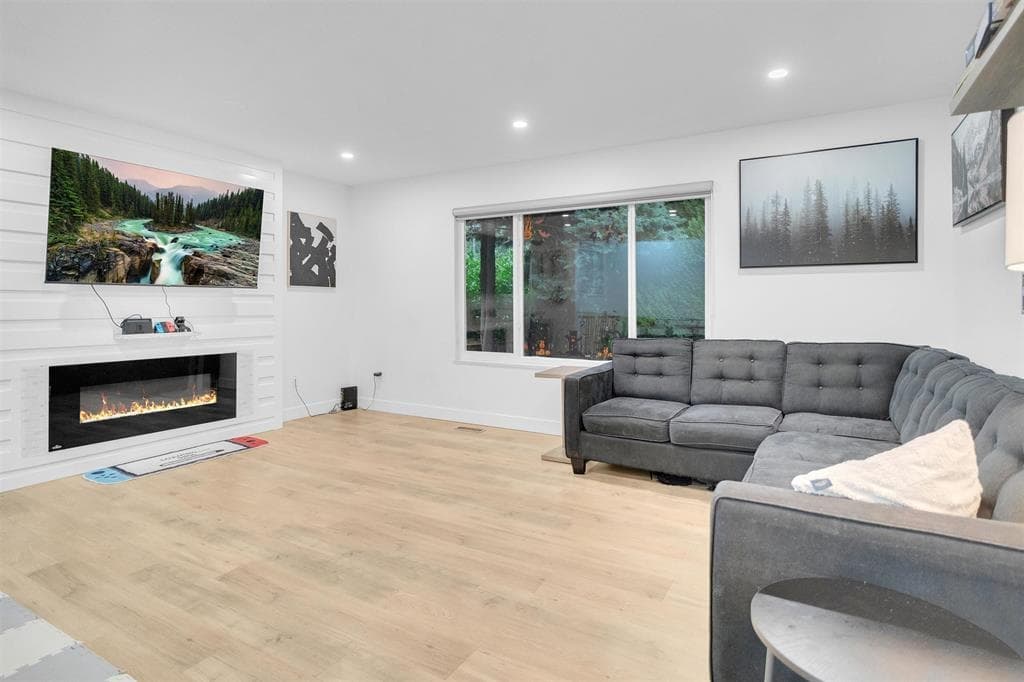 2042 Bowler Drive, Surrey, V4A 6S6 — photo 1