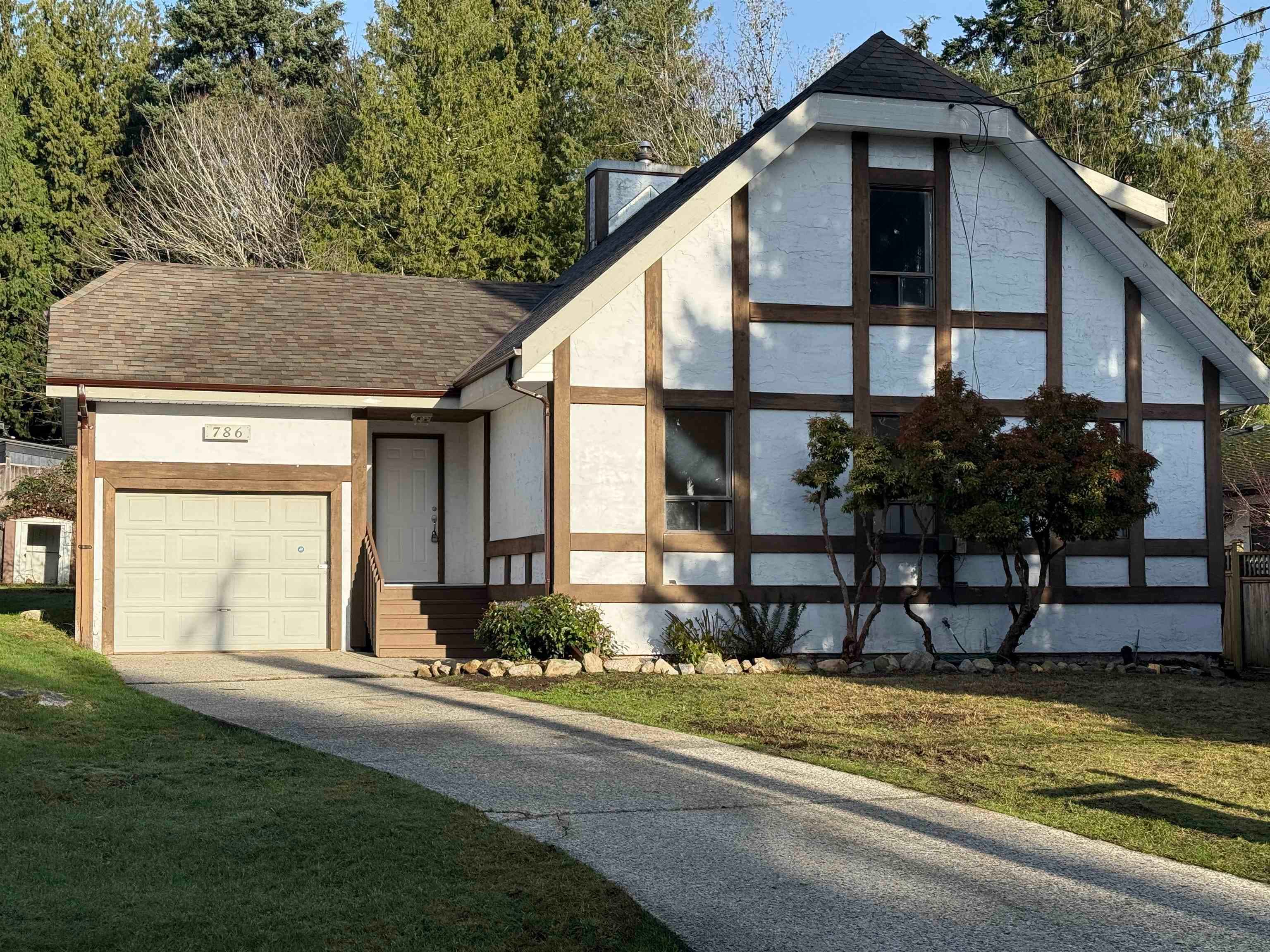 786 Creekside Crescent, Gibsons, V0N 1V9 — photo 1