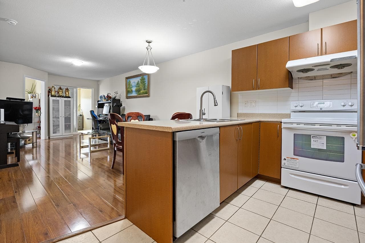 305 - 2028 E 37th Avenue, Vancouver, V5P 1G2 — photo 1