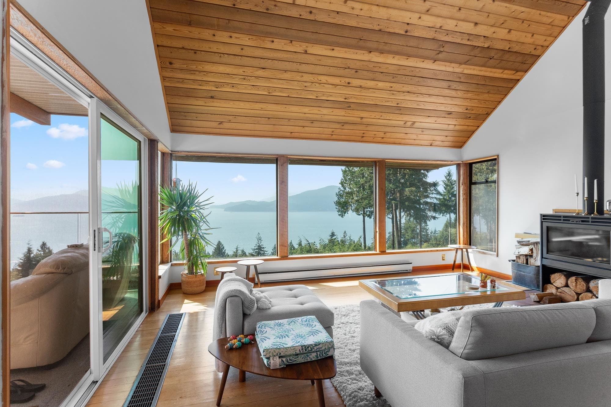 270 Mountain Drive, Lions Bay, V0N 2E0 — photo 1