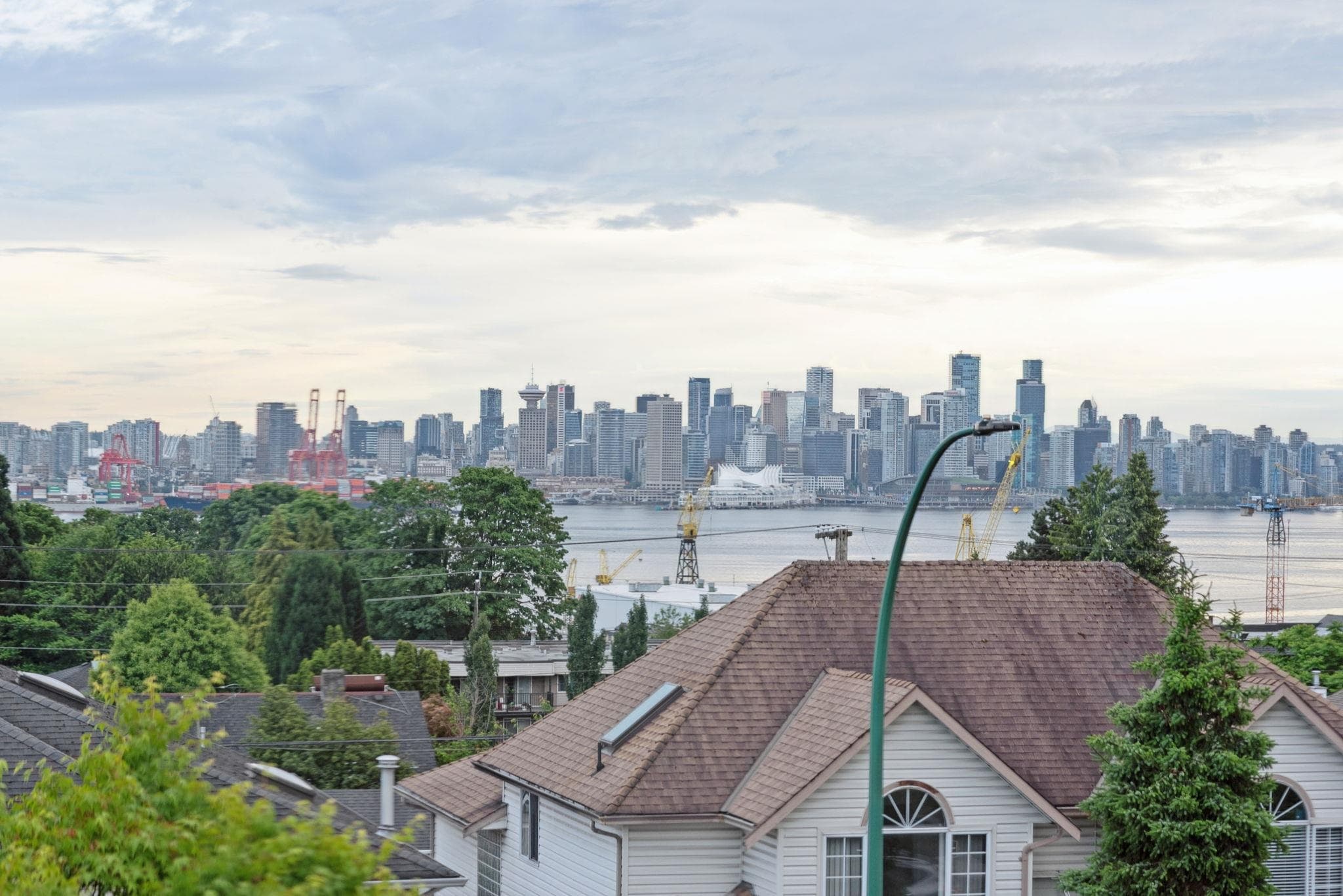 346 E 5th Street, North Vancouver, V7L 1L9 — photo 2