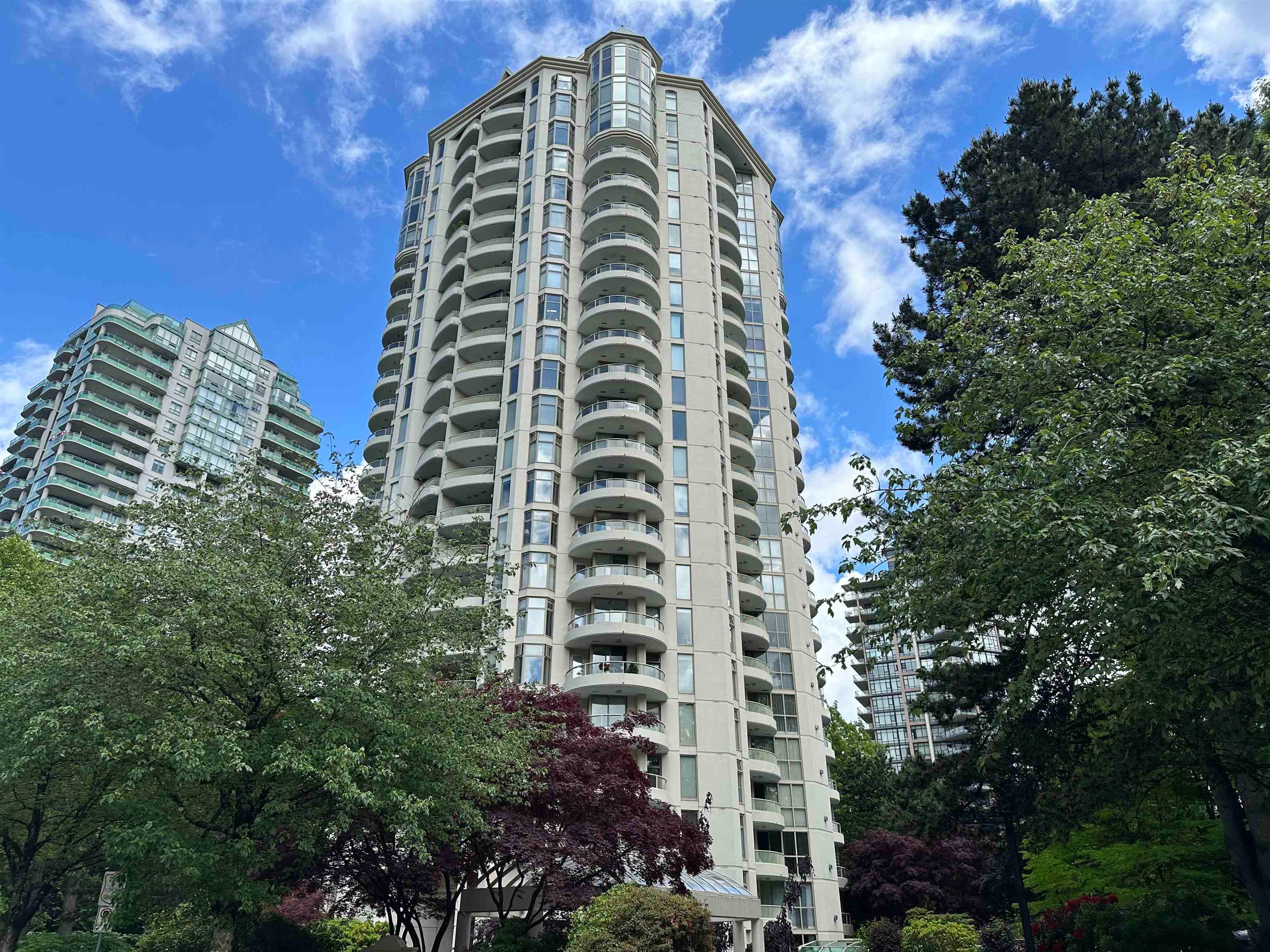 201 - 6188 Patterson Avenue, Burnaby, V5H 2N1 — photo 1