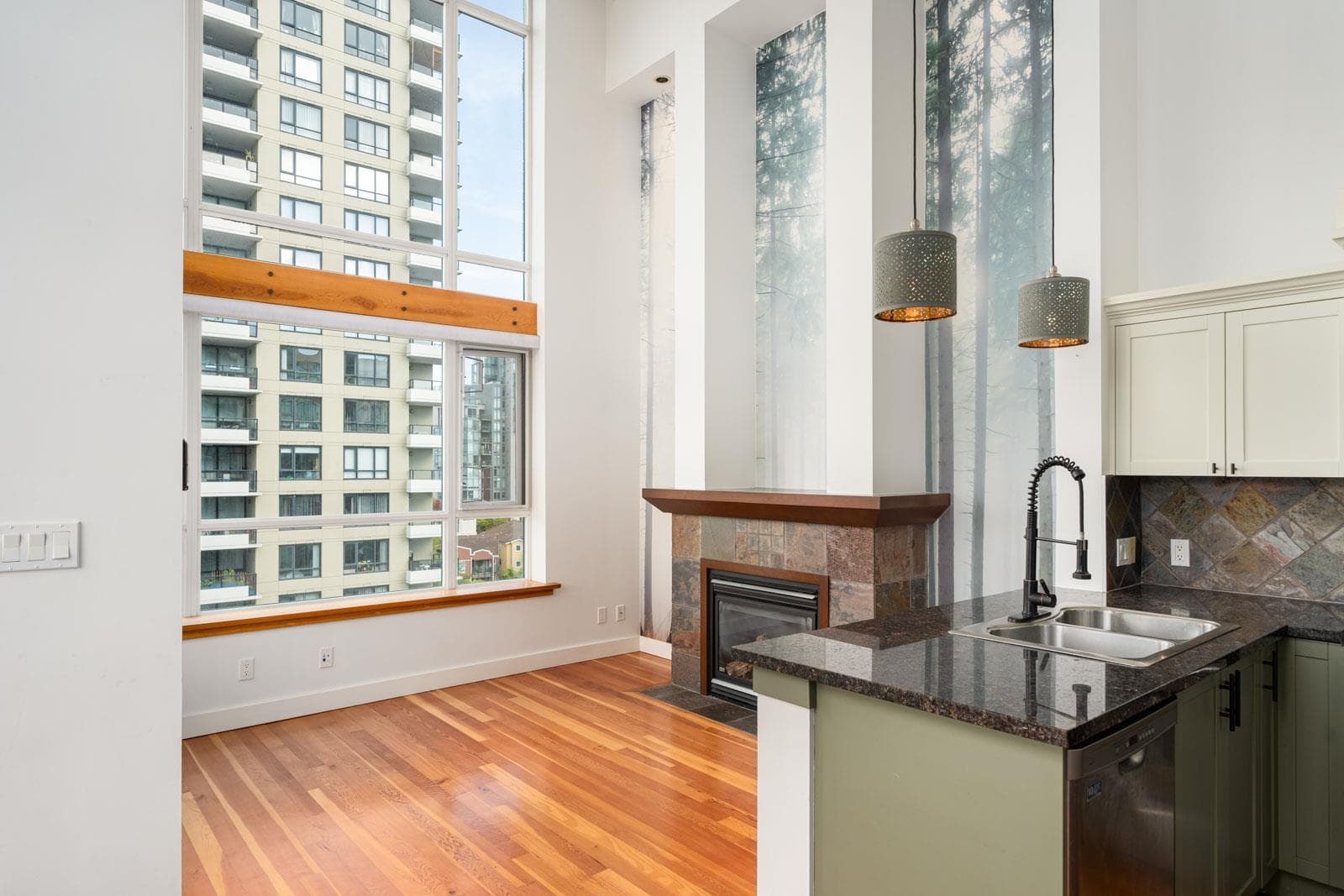 522 - 10 Renaissance Square, New Westminster, V3M 7B1 — photo 2