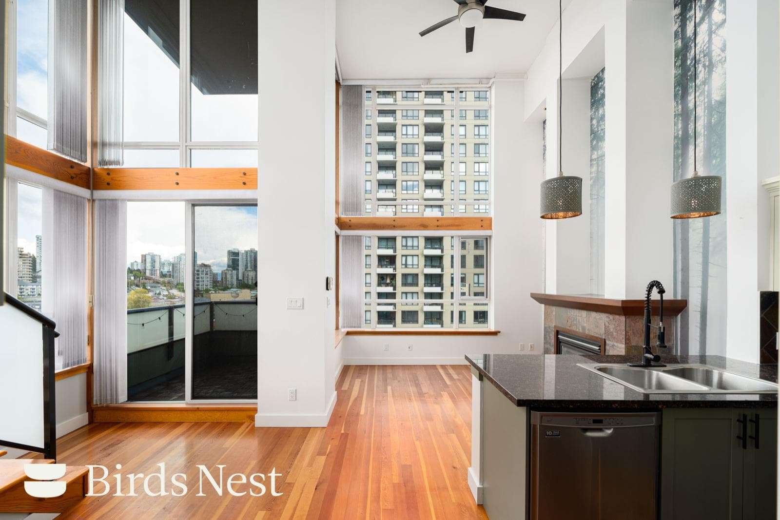 522 - 10 Renaissance Square, New Westminster, V3M 7B1 — photo 1