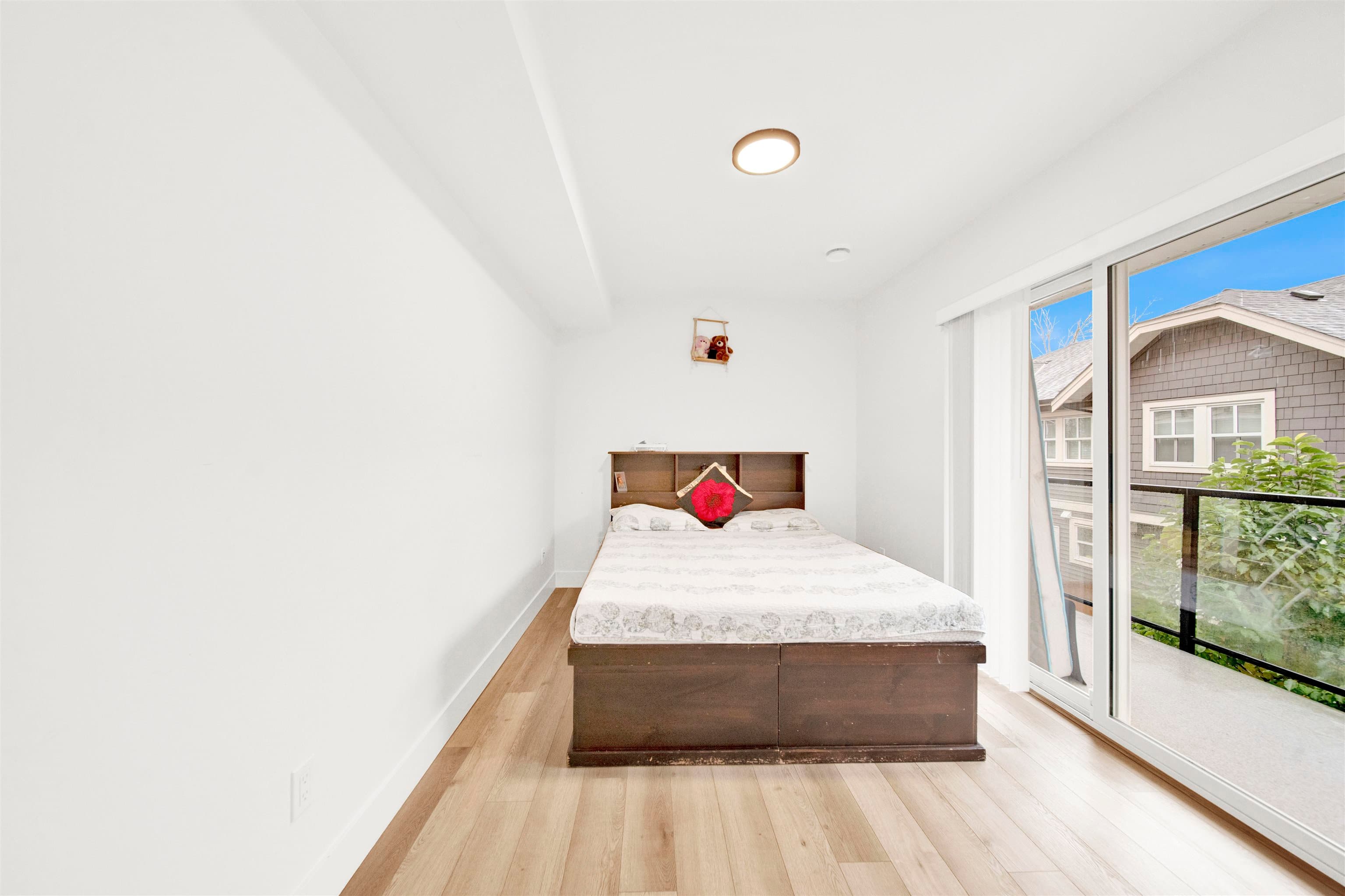 33 - 10488 124 Street, Surrey, V3V 0E9 — photo 4