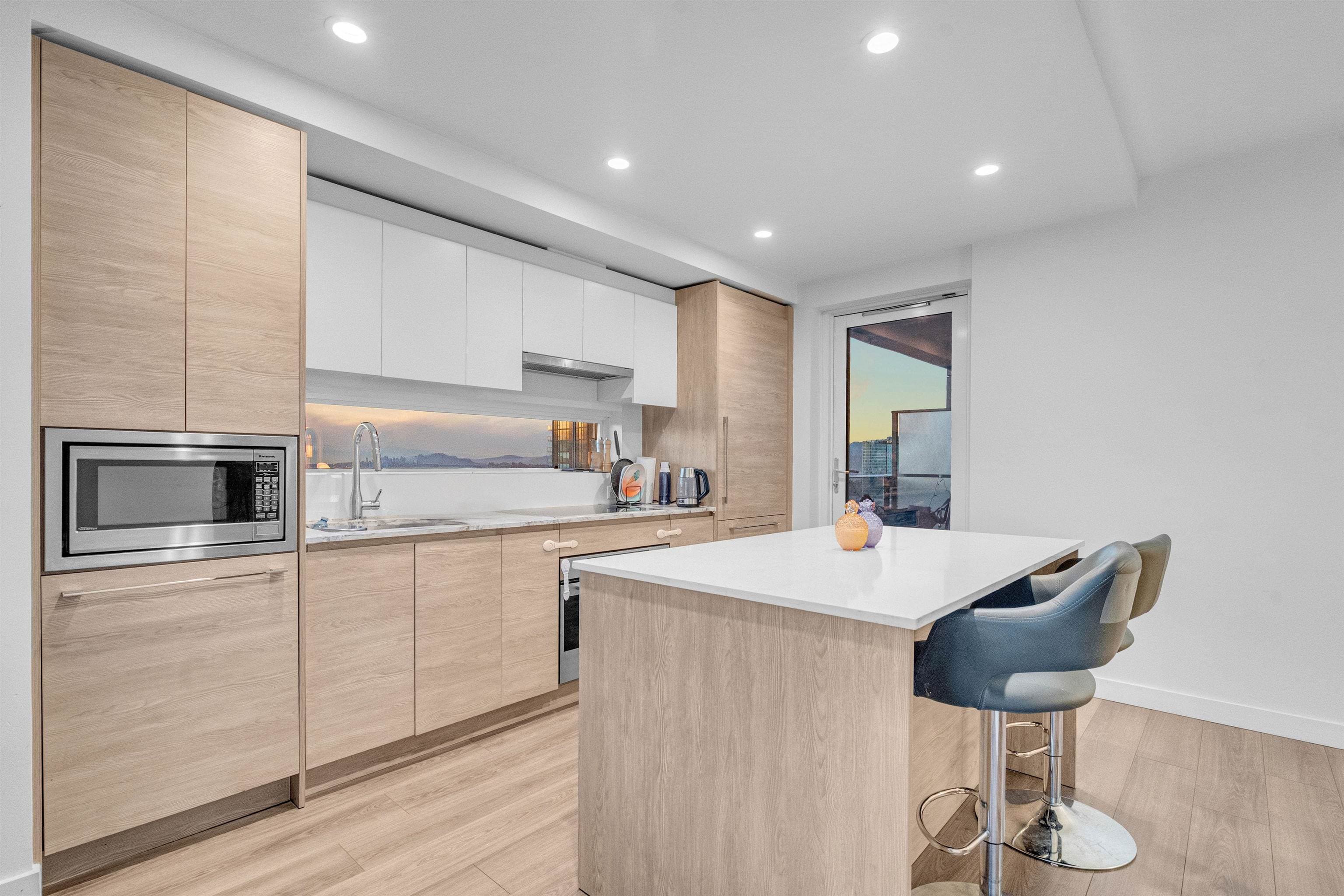 2703 - 13615 Fraser Highway, Surrey, V3T 0P7 — photo 5