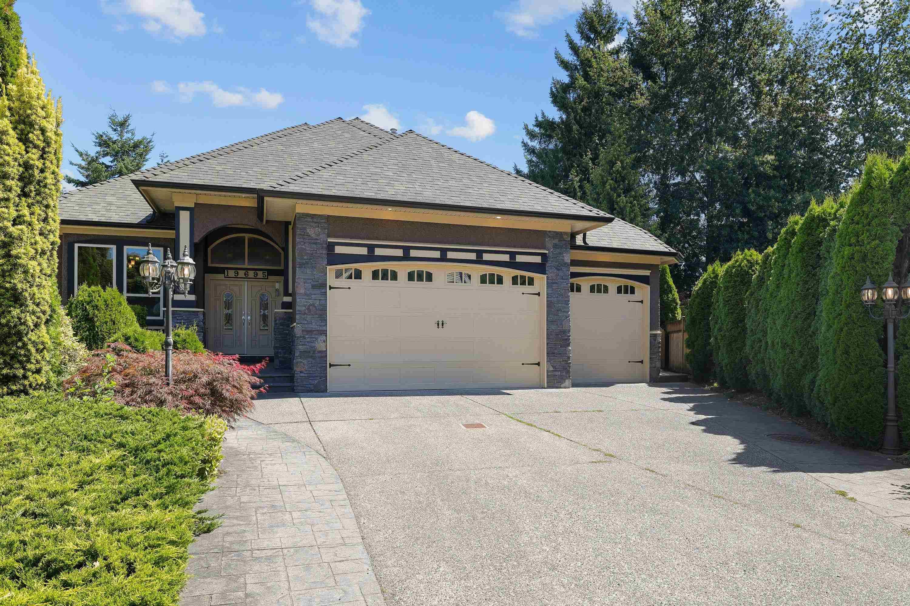 19695 71 Avenue, Surrey — sold