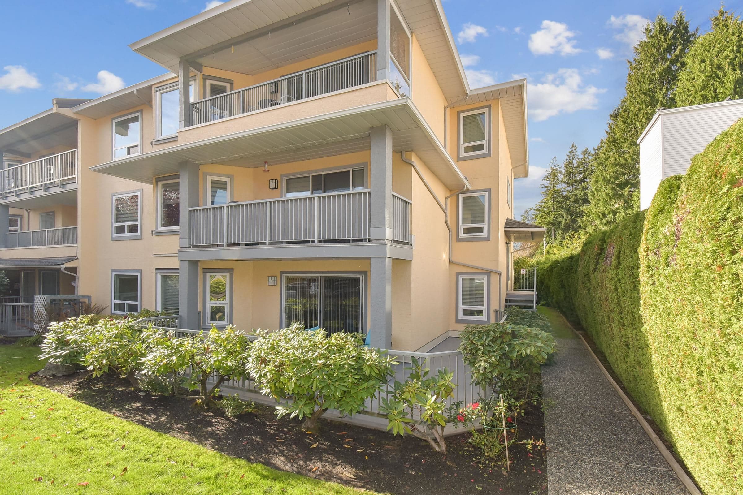 107 - 1459 Blackwood Street, White Rock, V4B 3V6 — photo 1