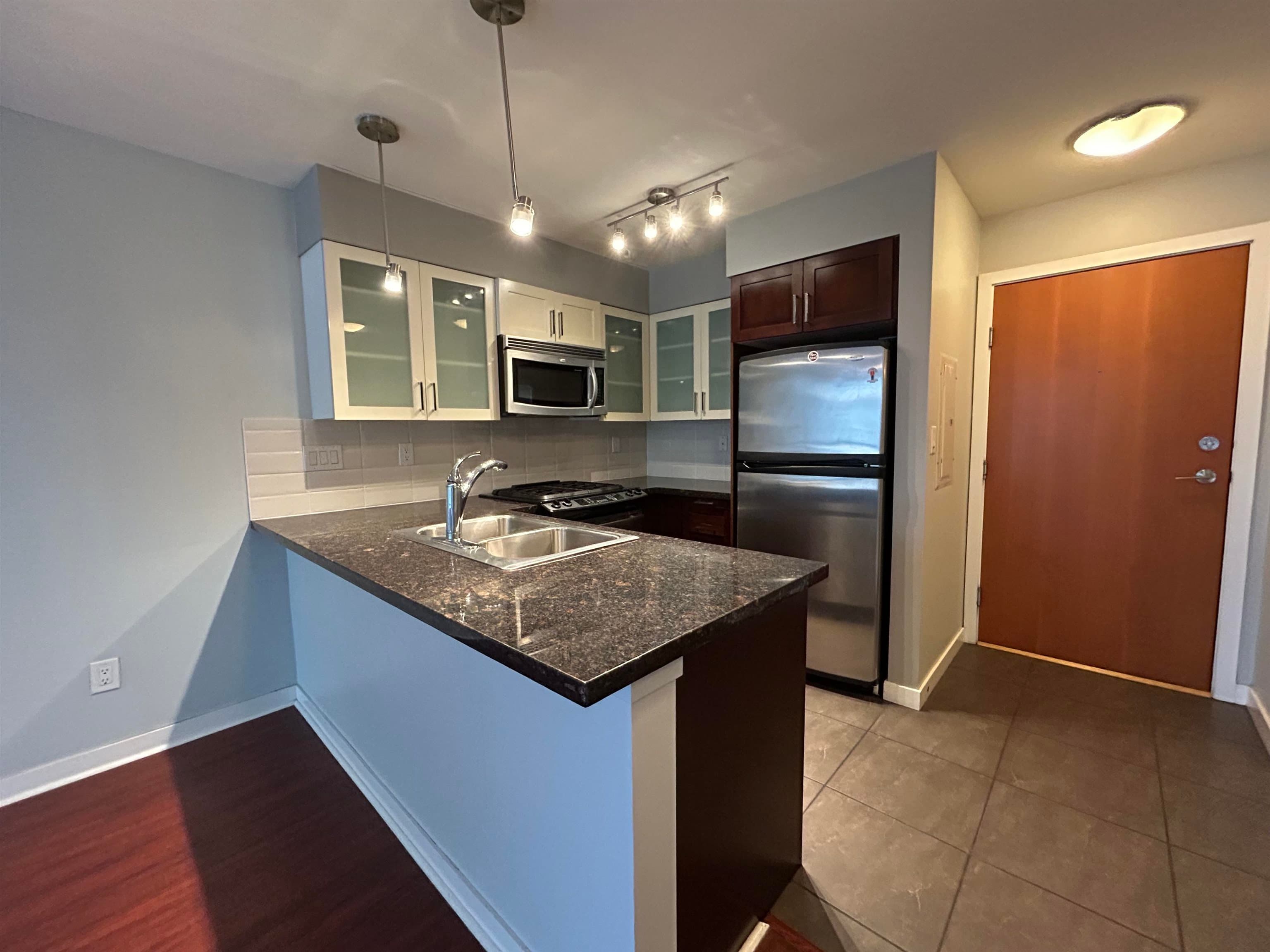 506 - 1 Renaissance Square, New Westminster, V3M 0B6 — photo 4