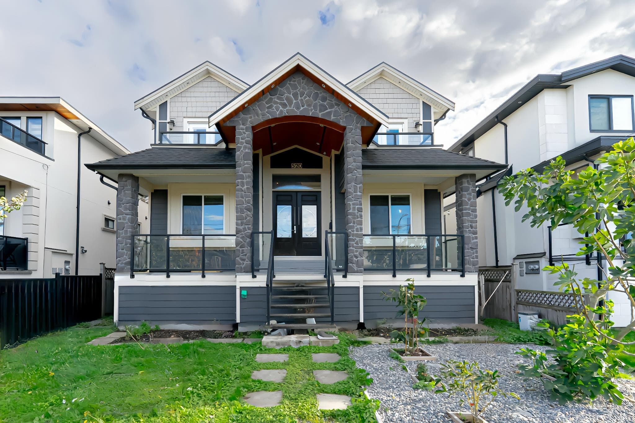 520 Ewen Avenue, New Westminster, V3M 5B1 — photo 1