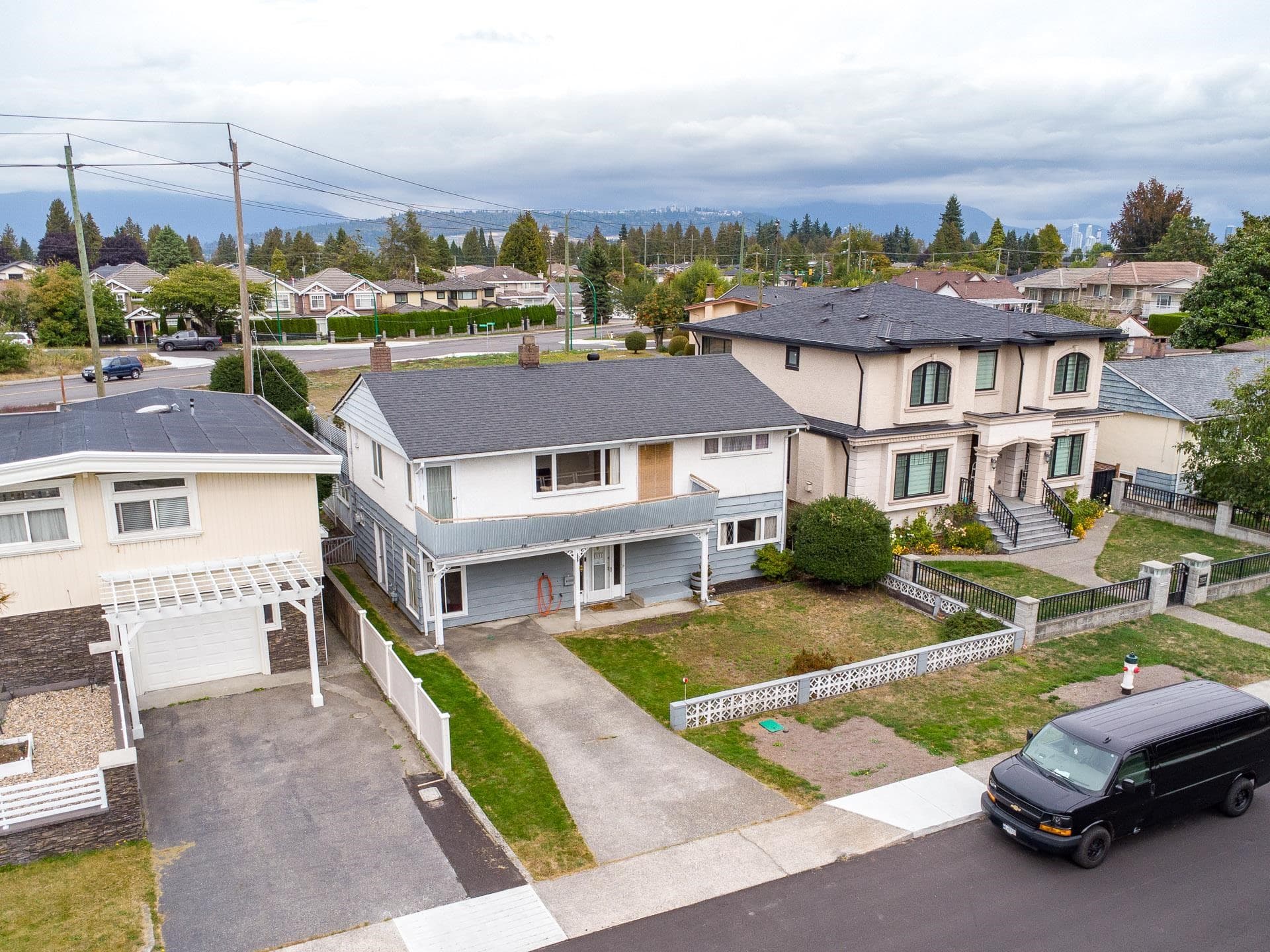 6995 Mcbride Street, Burnaby, V5E 1R1 — photo 1