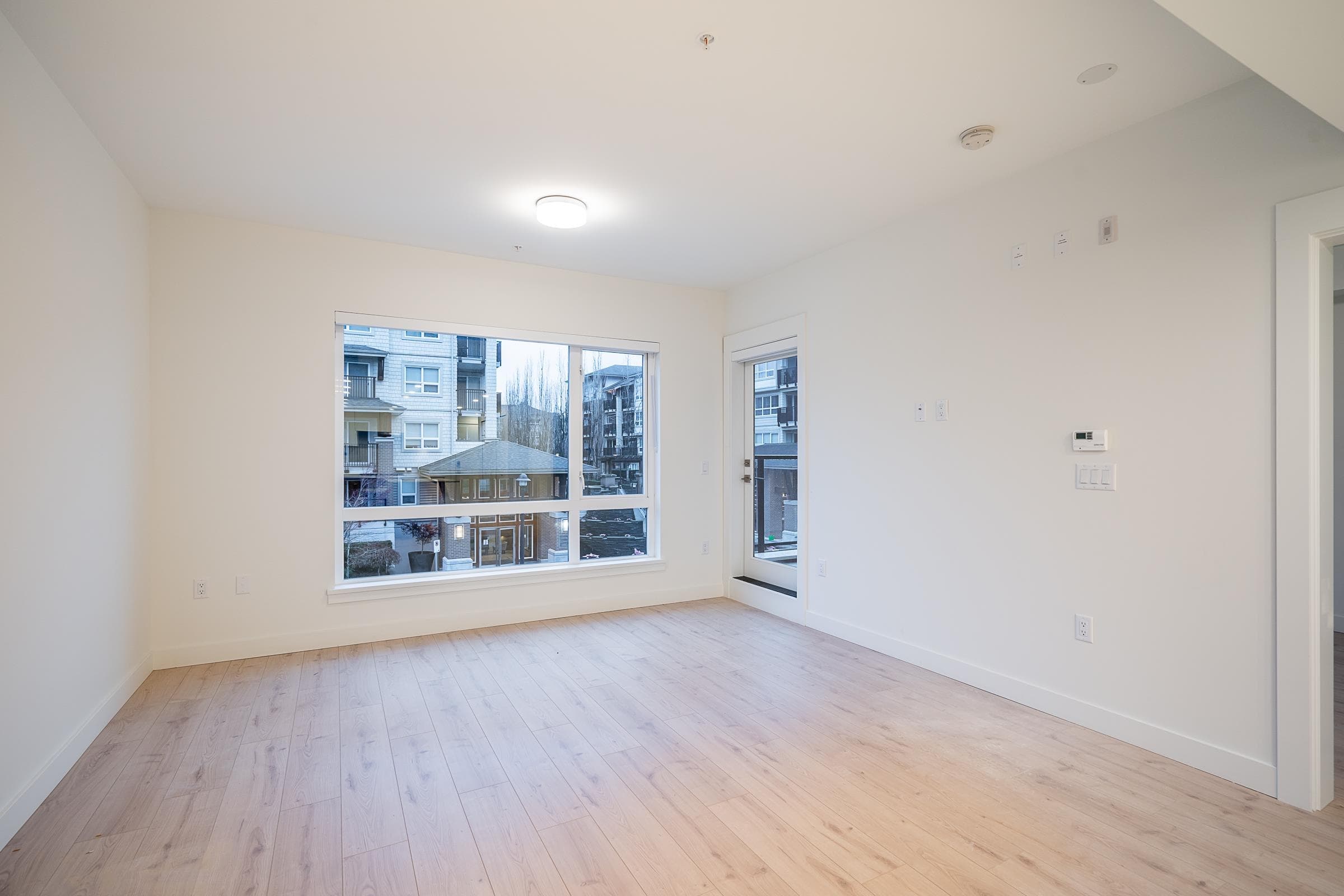 205 - 8428 Park Road, Richmond, V6Y 0K1 — photo 2