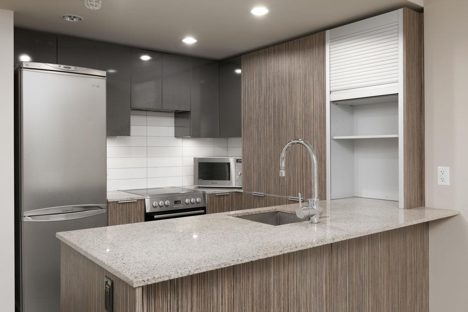 1502 - 1088 Richards Street, Vancouver, V6B 0J8 — photo 2