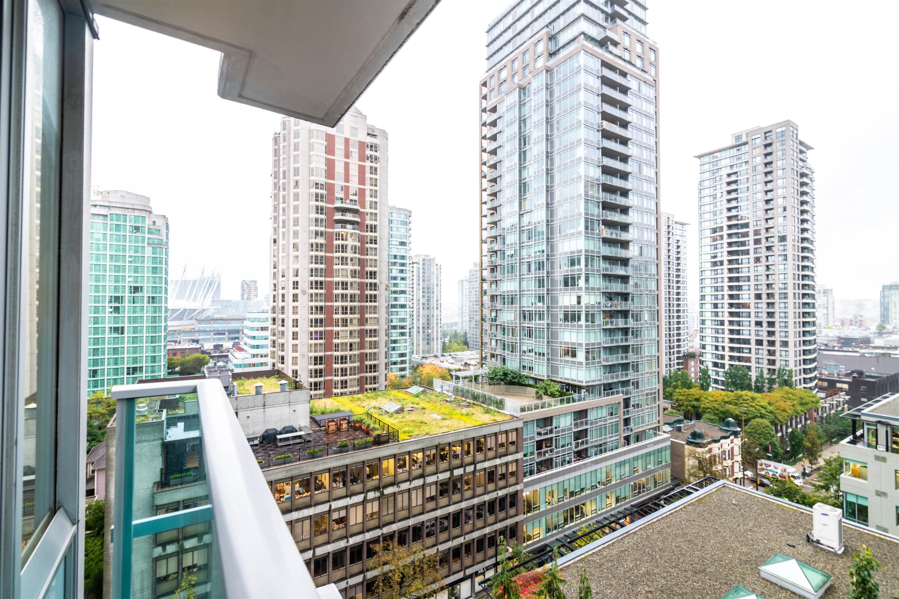 907 - 833 Homer Street, Vancouver, V6B 0H3 — photo 2