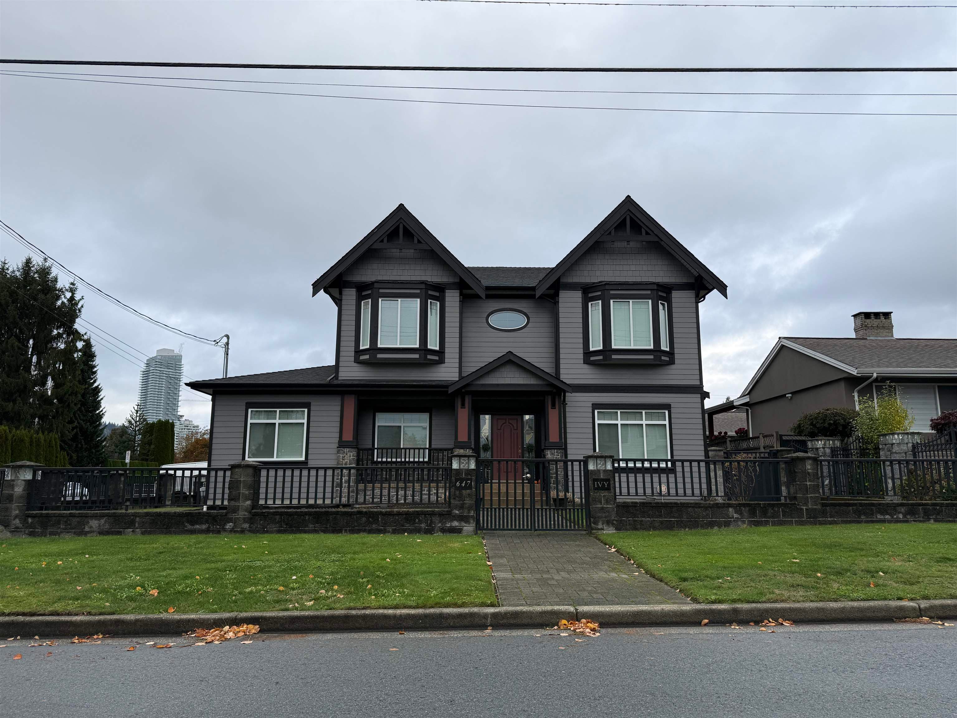 647 Ivy Avenue, Coquitlam, V3J 2J1 — photo 2