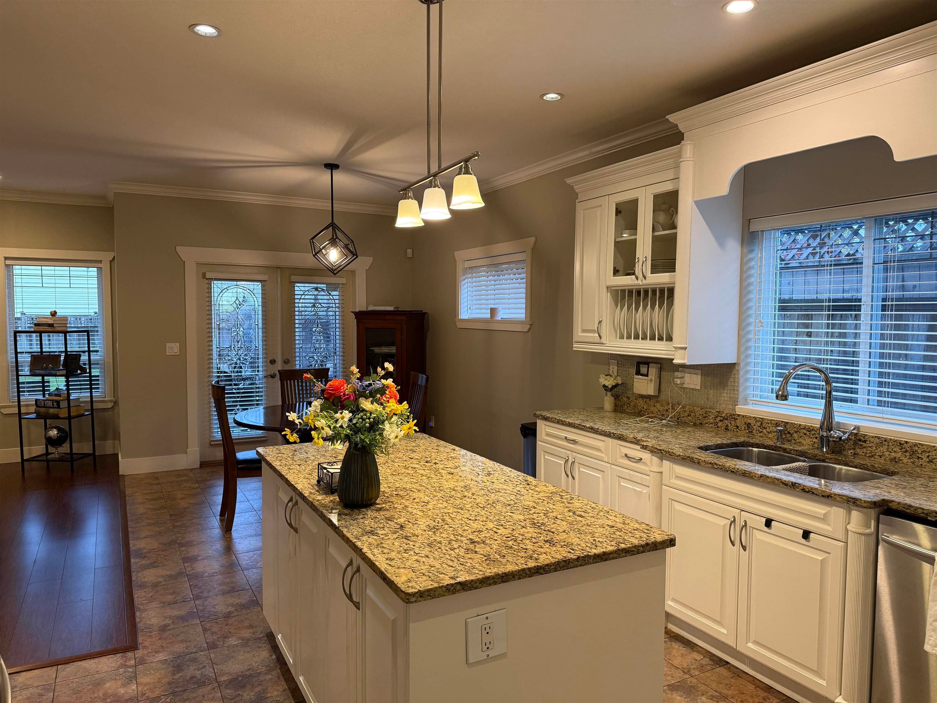 647 Ivy Avenue, Coquitlam, V3J 2J1 — photo 3