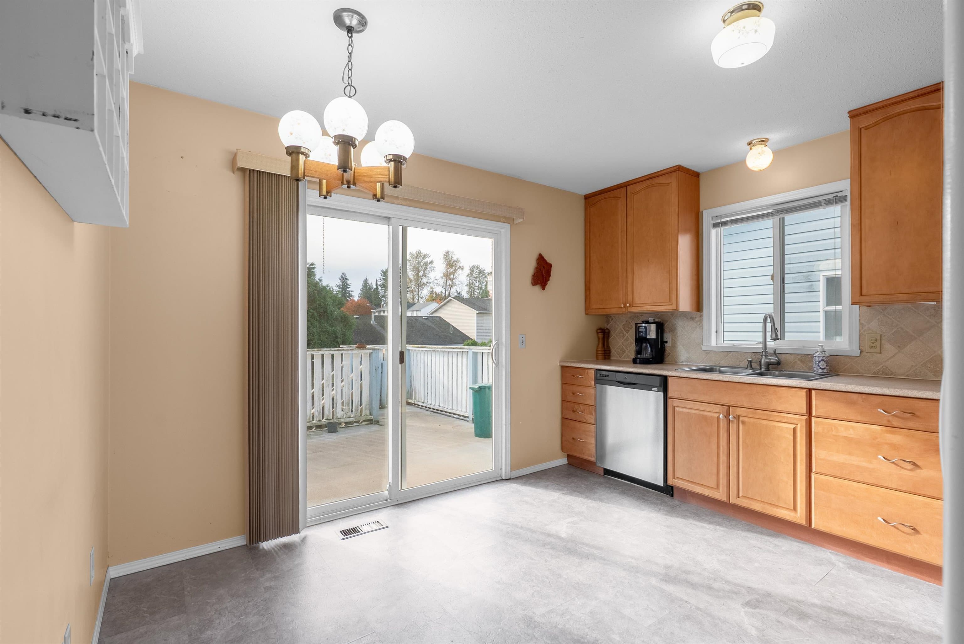 26638 30a Avenue, Langley, V4W 3C8 — photo 3