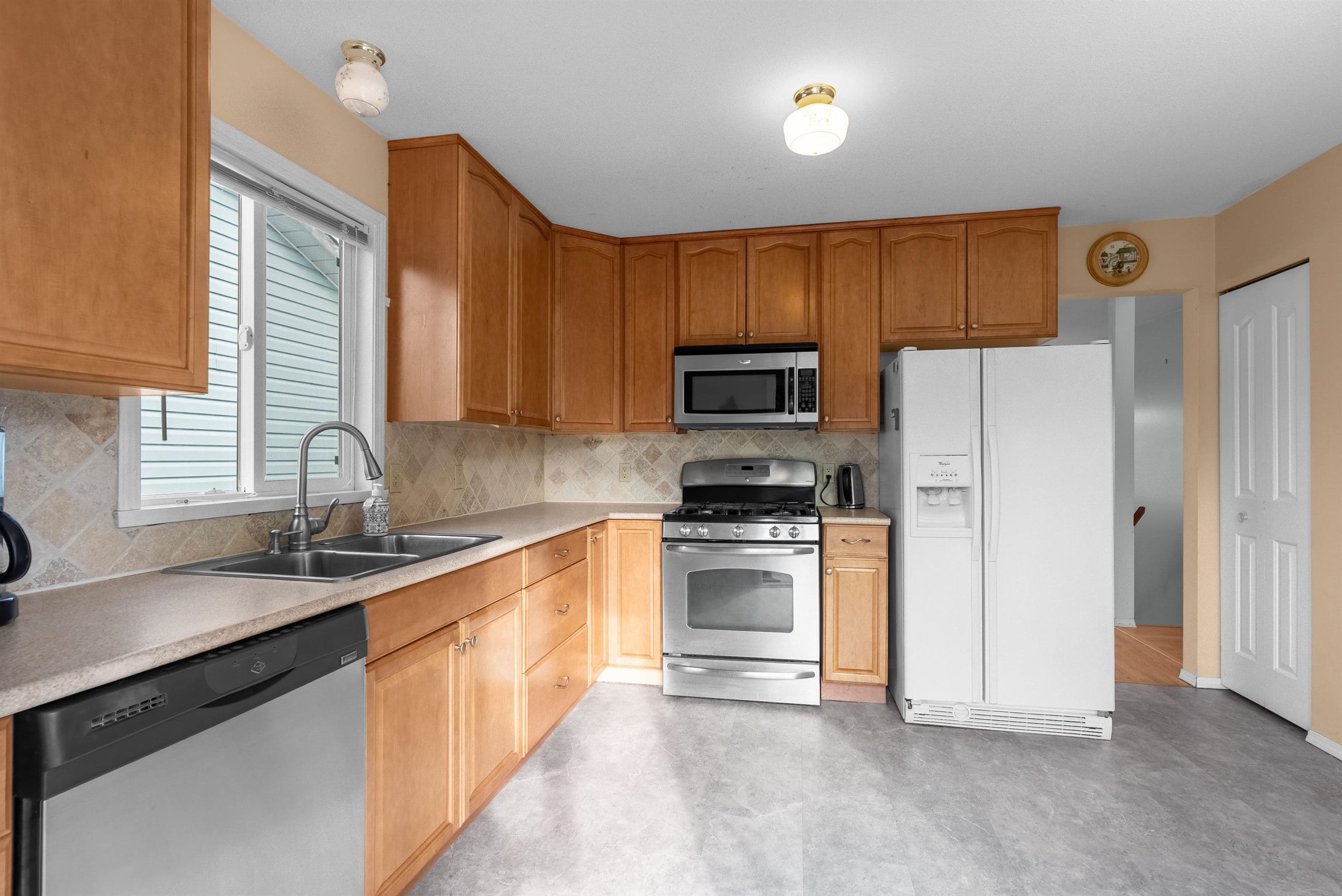 26638 30a Avenue, Langley, V4W 3C8 — photo 4