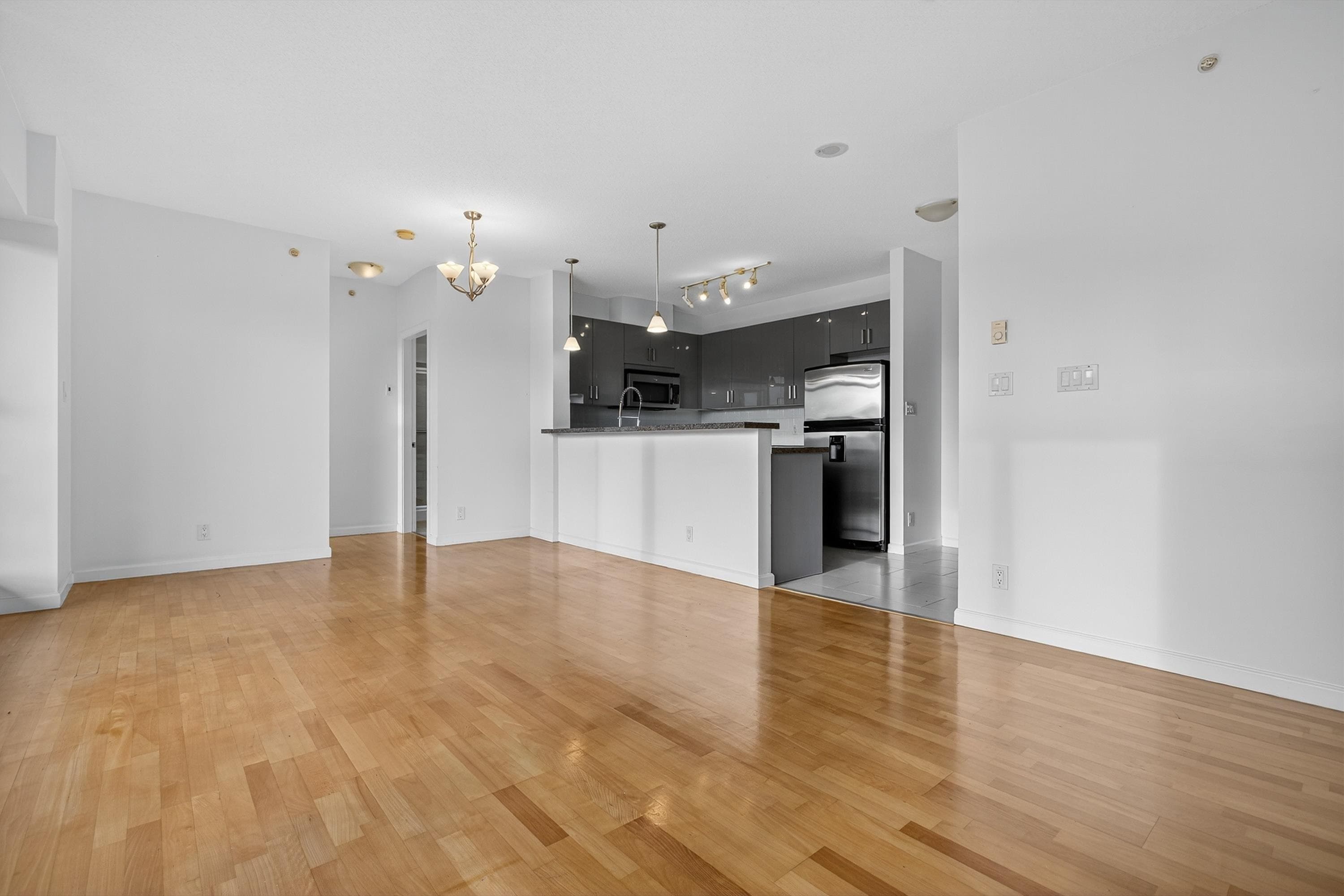 702 - 11 E Royal Avenue, New Westminster, V3L 0A8 — photo 5