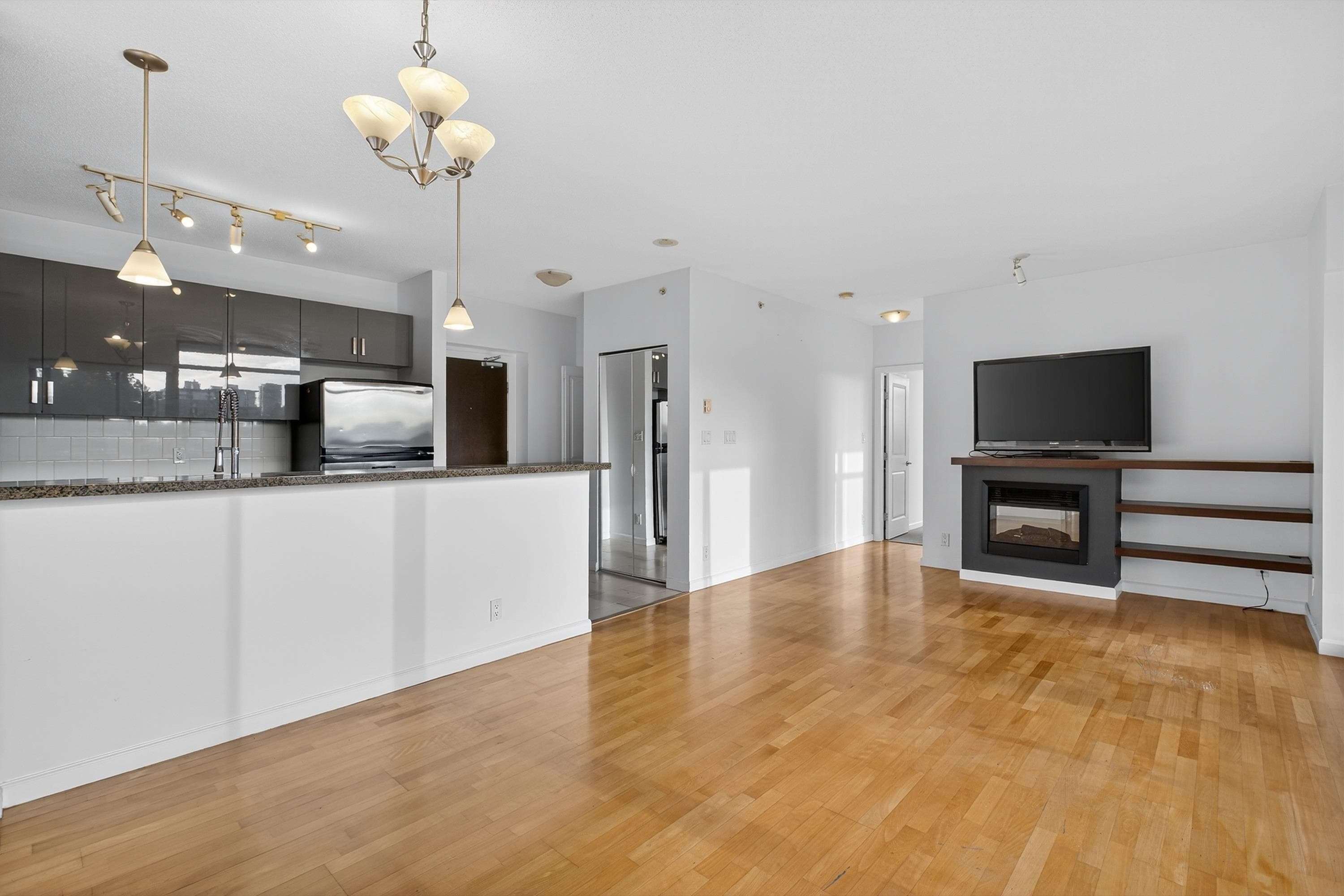 702 - 11 E Royal Avenue, New Westminster, V3L 0A8 — photo 4