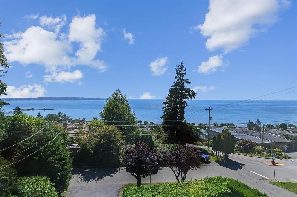 14815 Hardie Avenue, White Rock, V4B 2H6 — photo 1