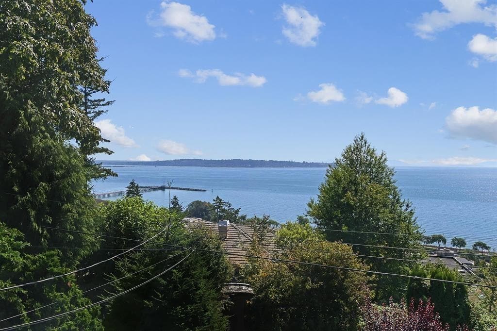 14815 Hardie Avenue, White Rock, V4B 2H6 — photo 5