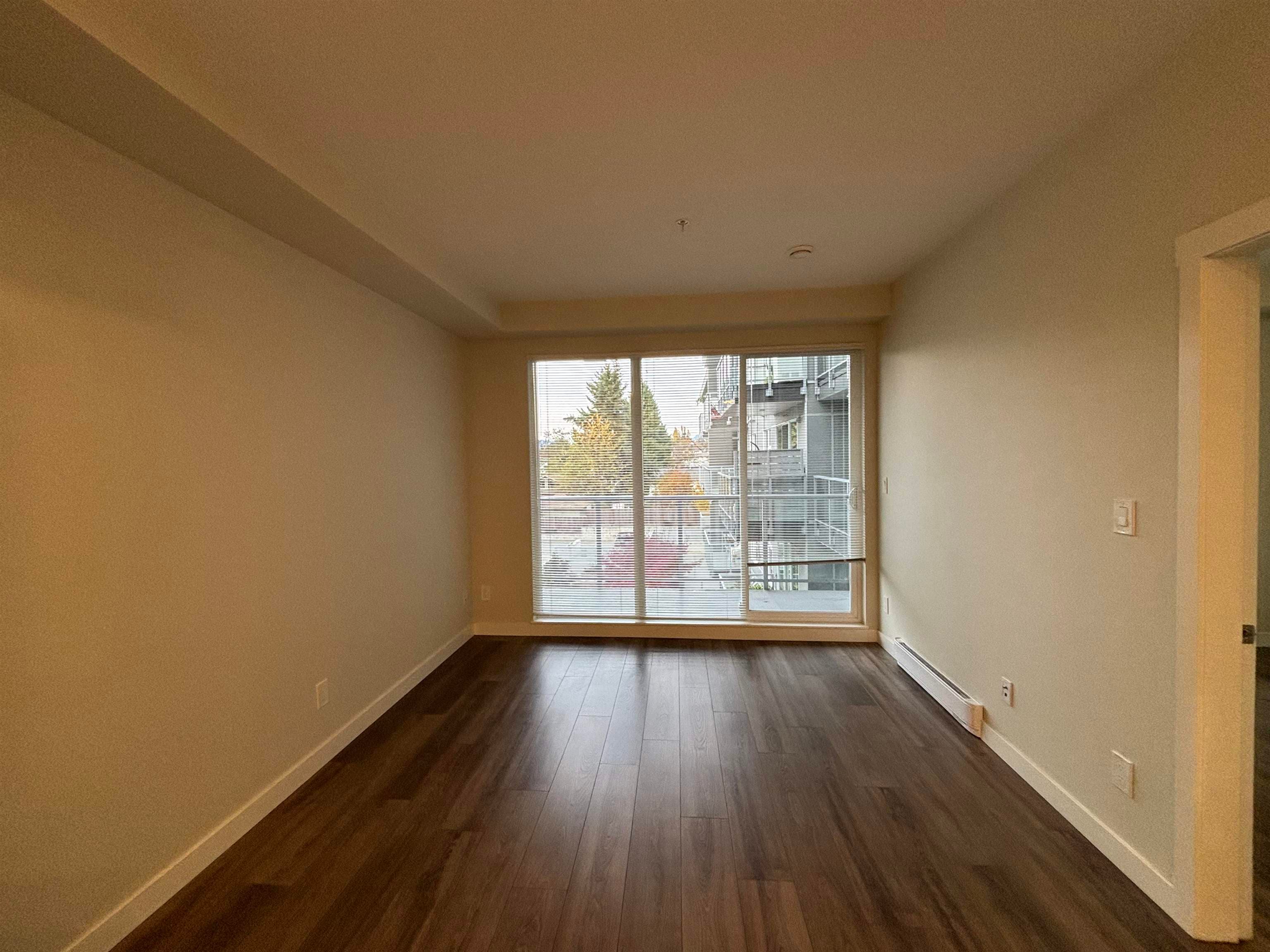 316 - 10838 Whalley Boulevard, Surrey, V3R 0G8 — photo 3