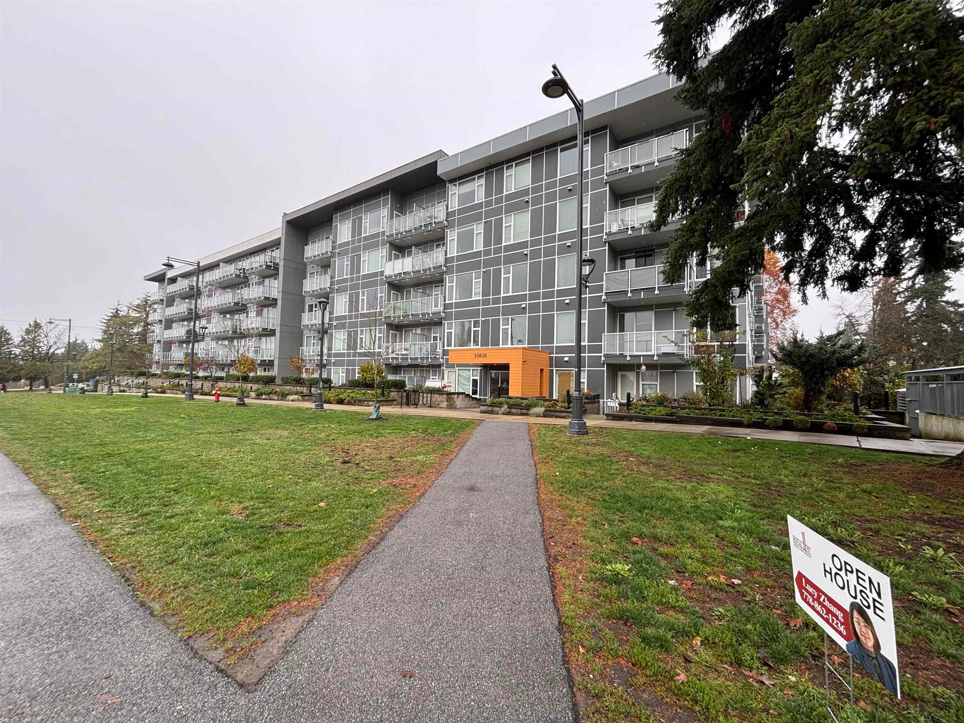 316 - 10838 Whalley Boulevard, Surrey, V3R 0G8 — photo 1