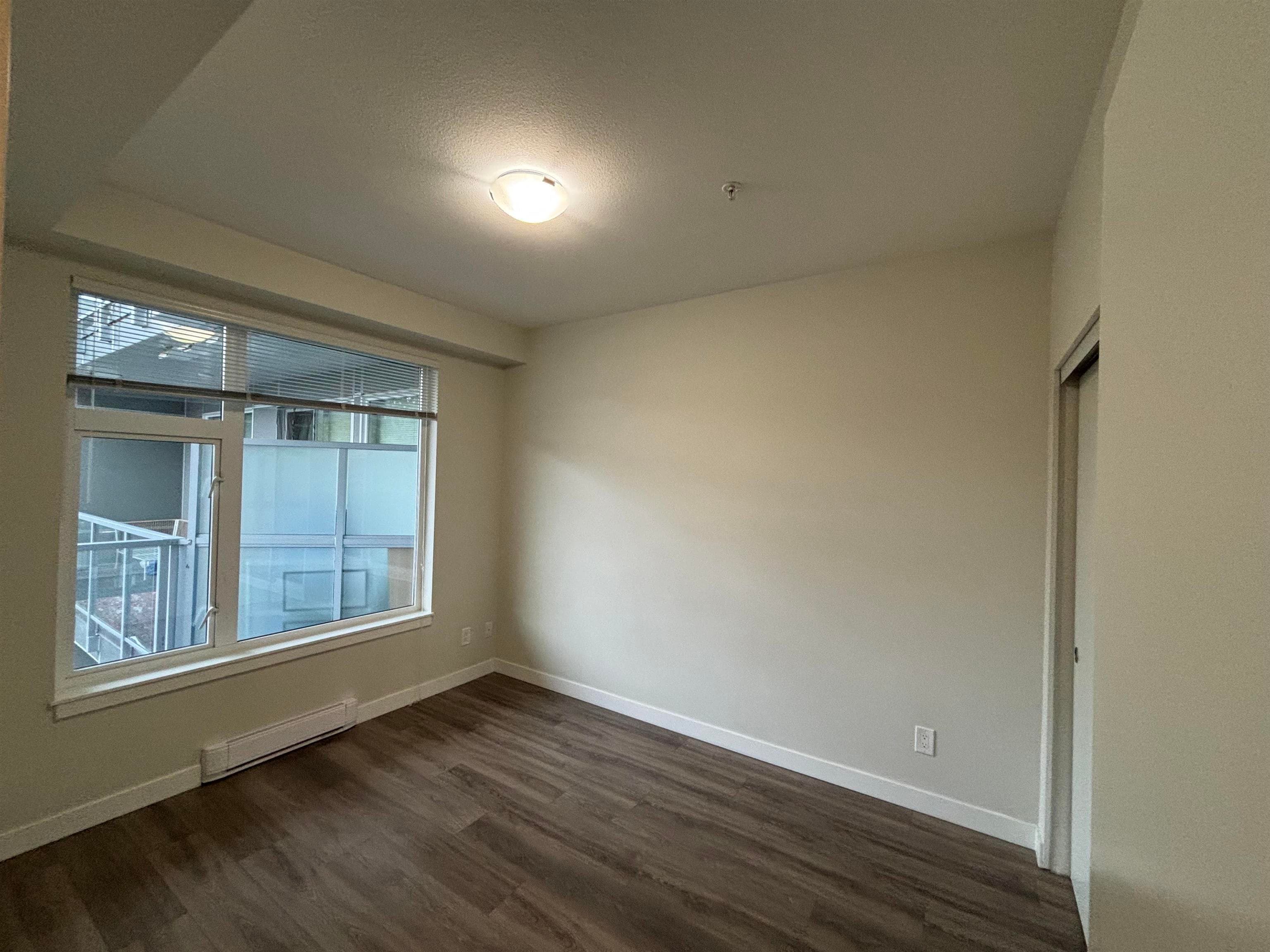 316 - 10838 Whalley Boulevard, Surrey, V3R 0G8 — photo 4