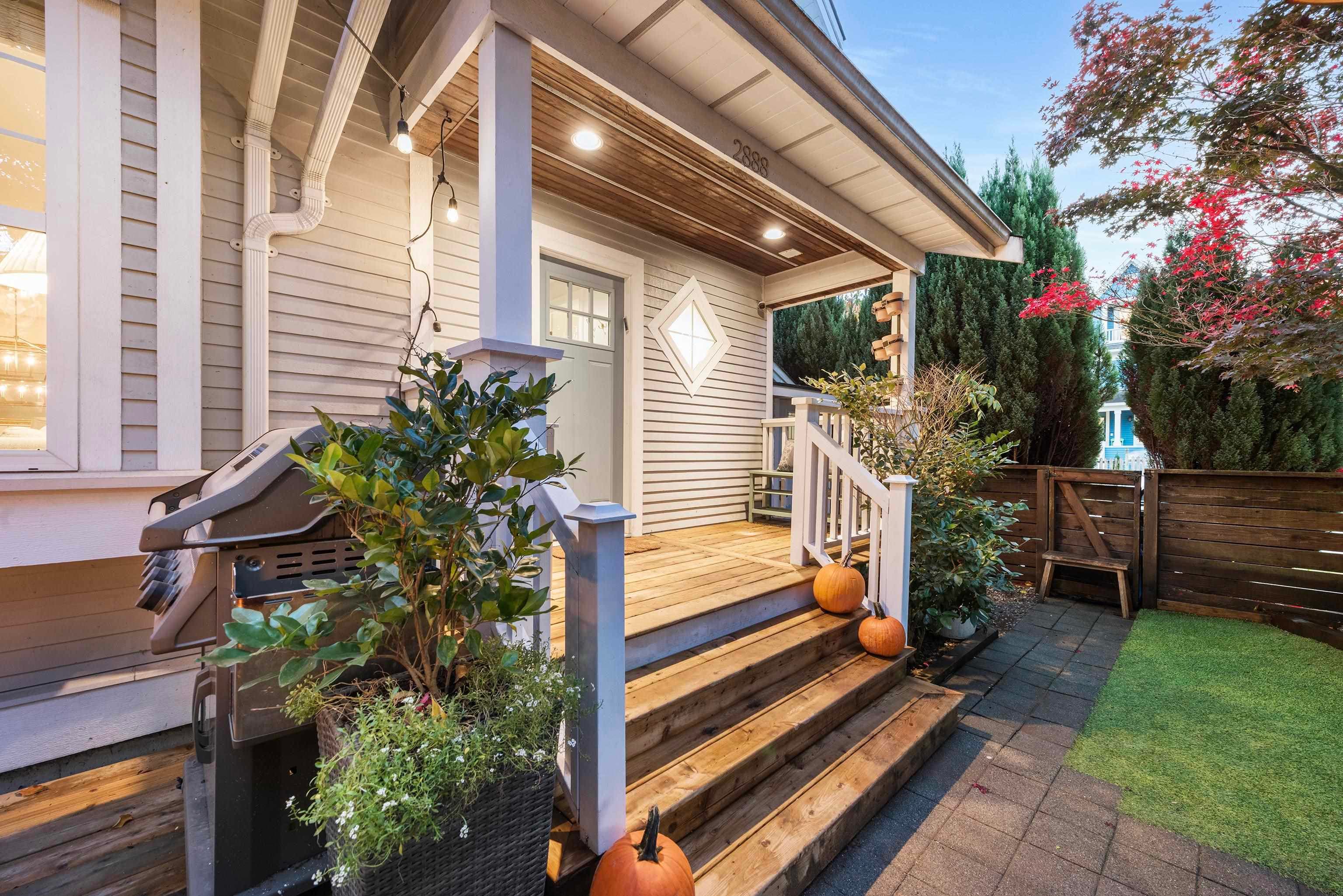 2888 Glen Drive, Vancouver, V5T 4B8 — photo 2