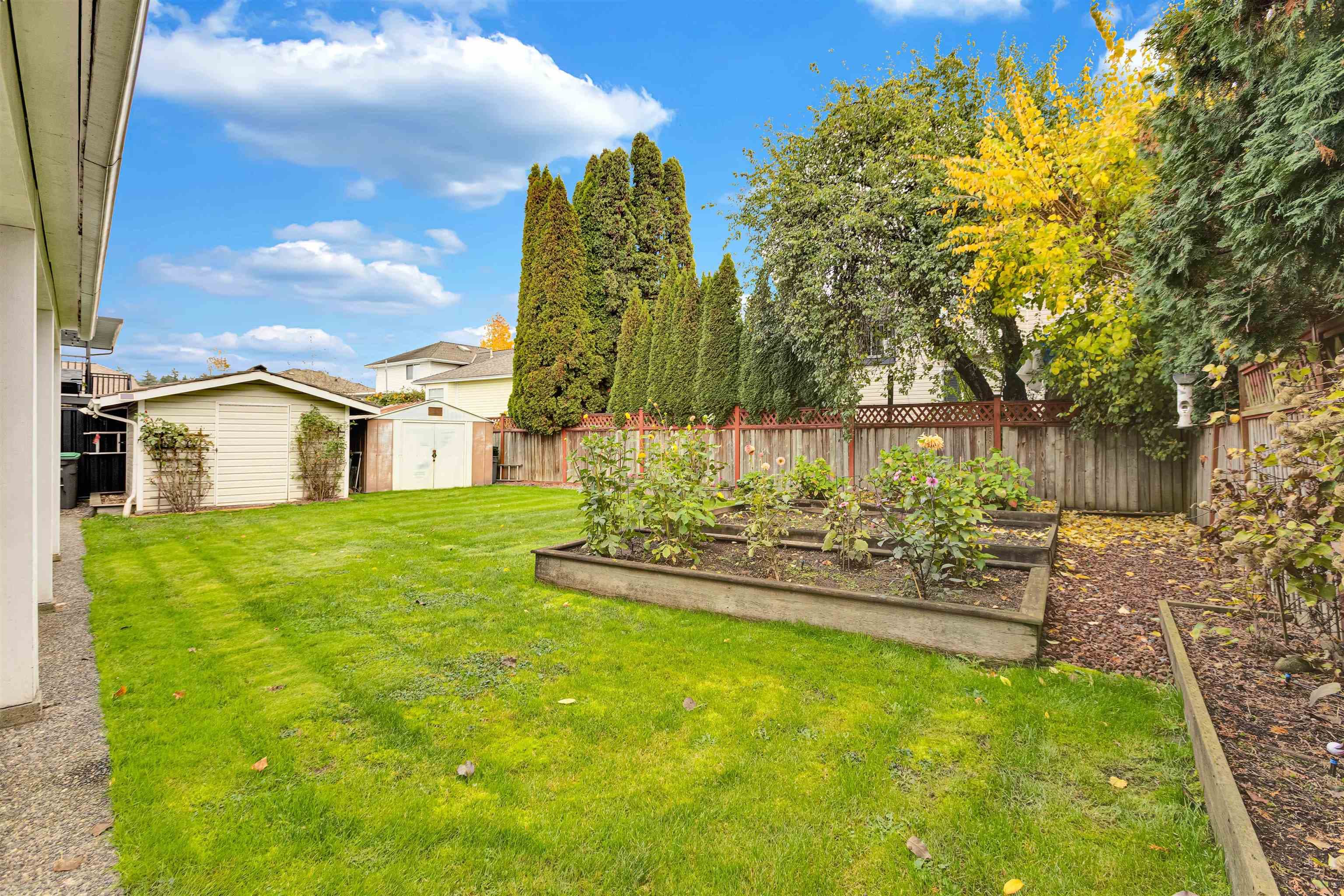8896 140b Street, Surrey, V3V 7T4 — photo 4