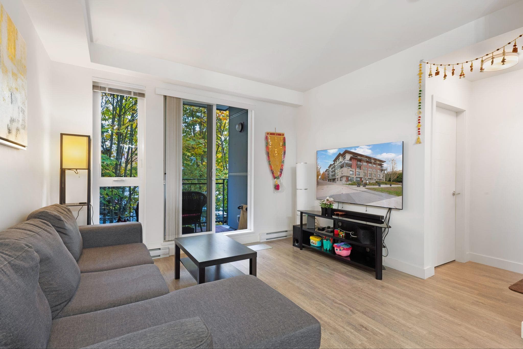207 - 13925 Fraser Highway, Surrey, V3T 4E6 — photo 3