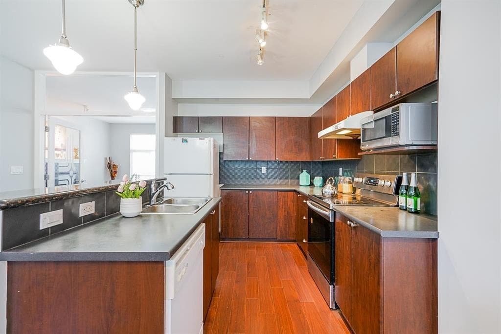 36 - 7518 138 Street, Surrey, V3W 1S1 — photo 5