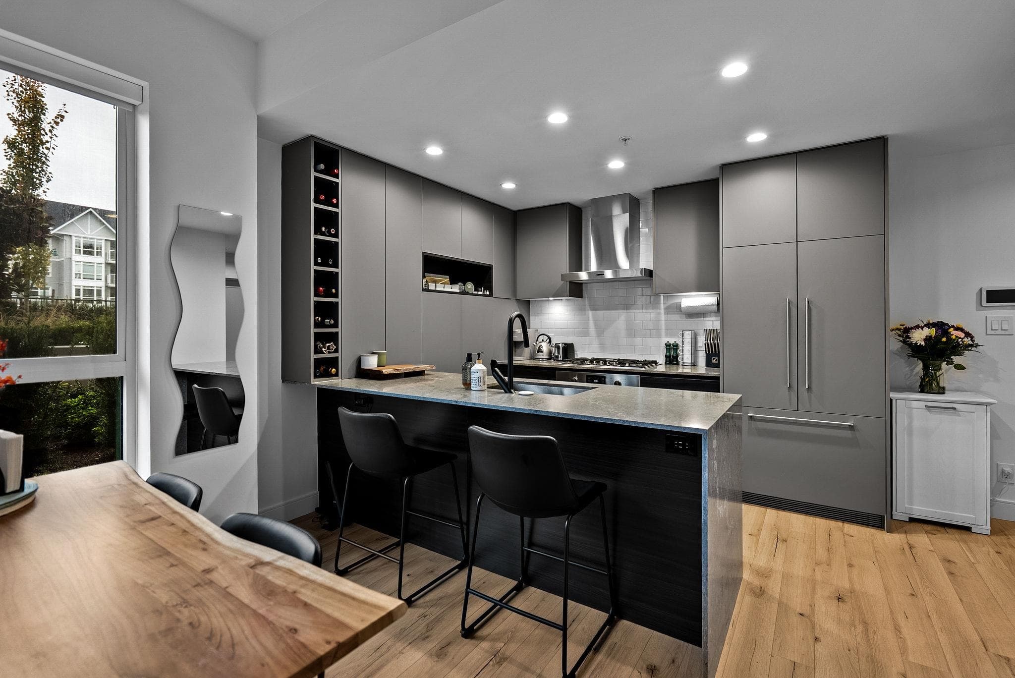 205 - 55 Klahanie Drive, Port Moody, V3H 0M9 — photo 2