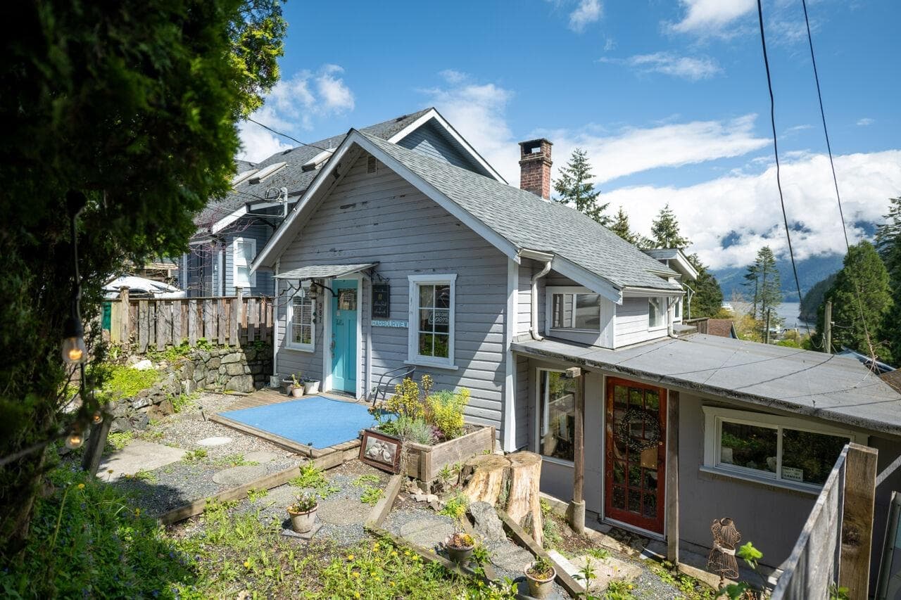 987 Dorman Road, Bowen Island, V0N 1G1 — photo 1