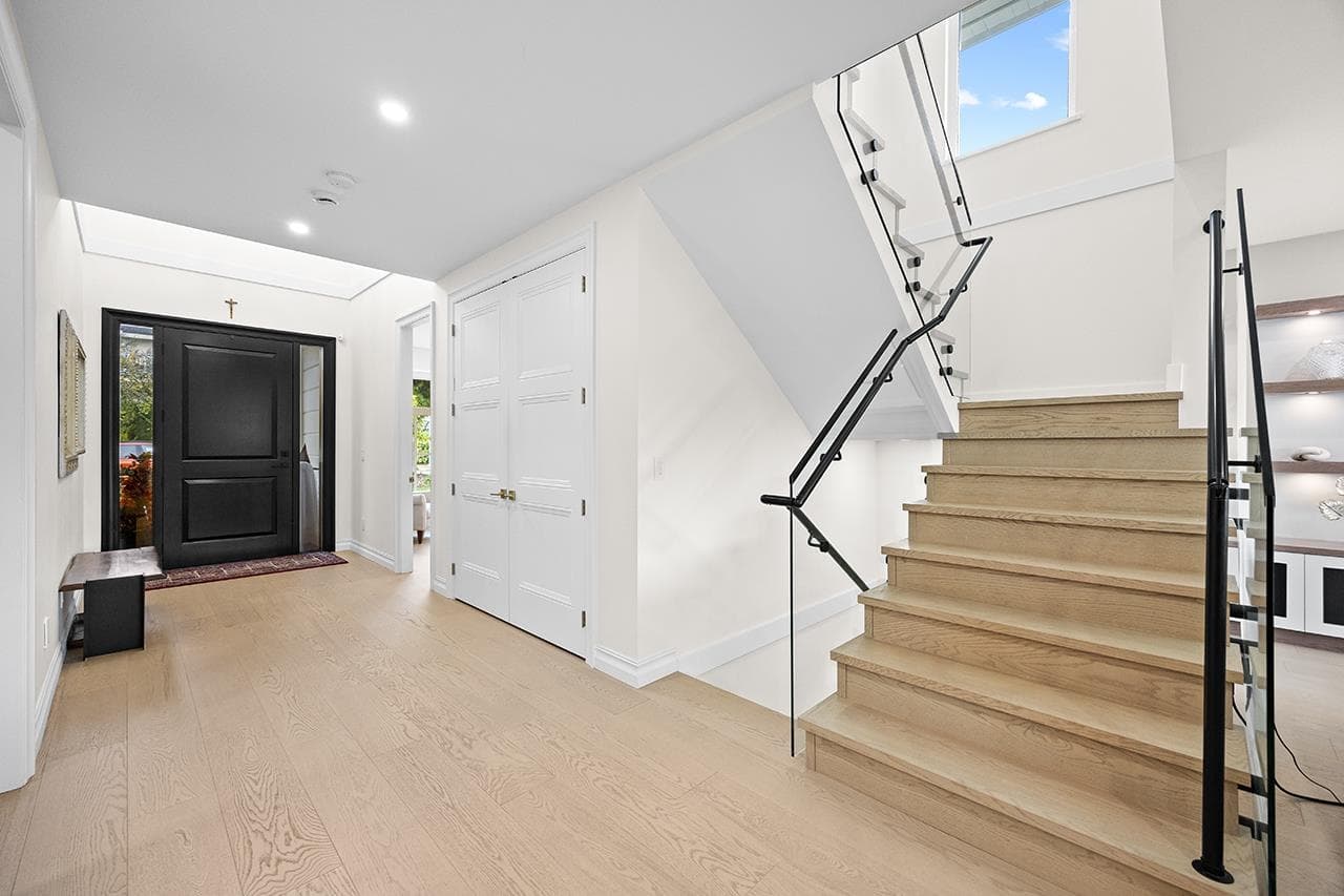 6902 Kitchener Street, Burnaby, V5B 2J9 — photo 3