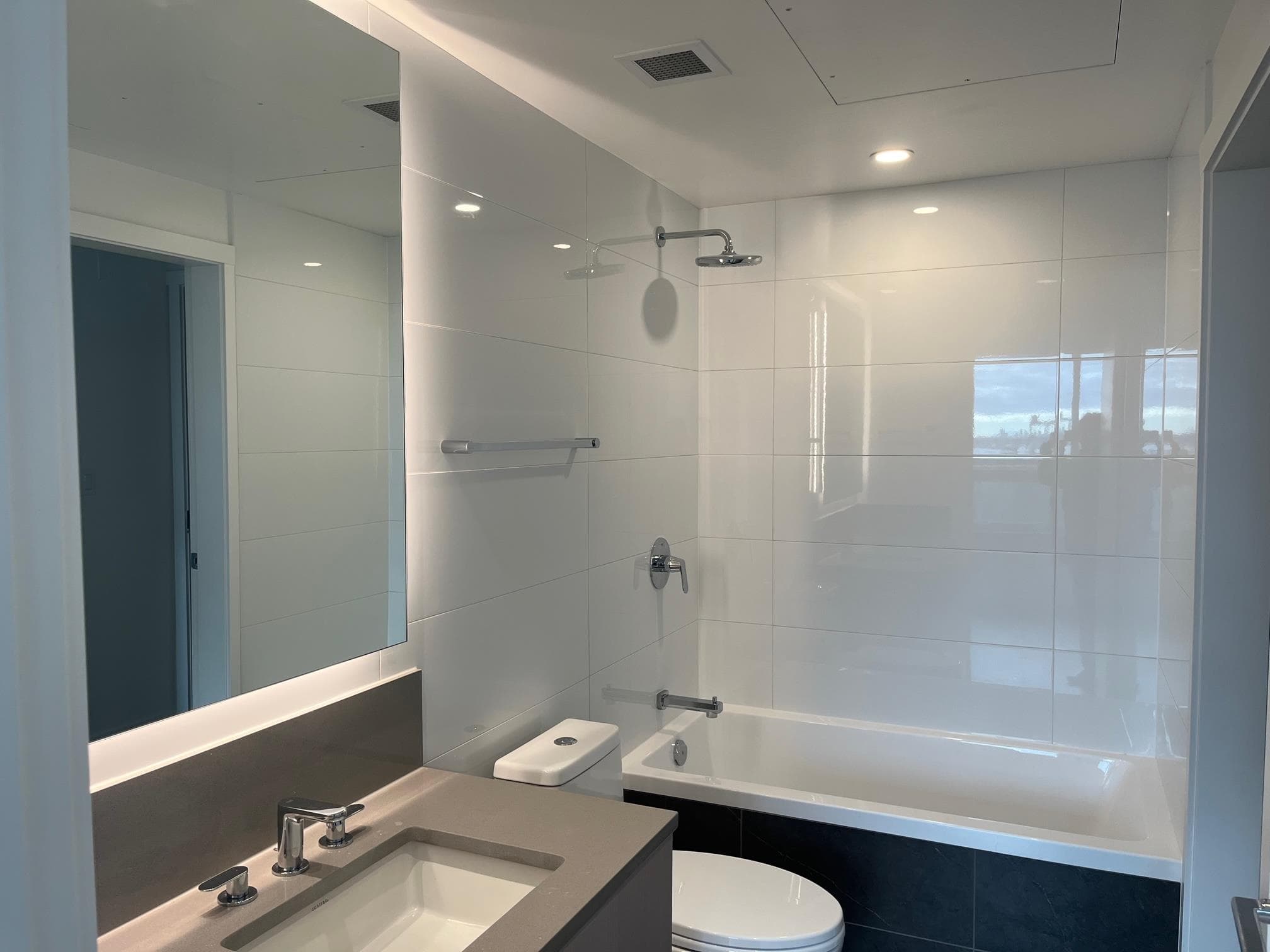 1102 - 1632 Lions Gate Lane, North Vancouver, V7P 3B3 — photo 5