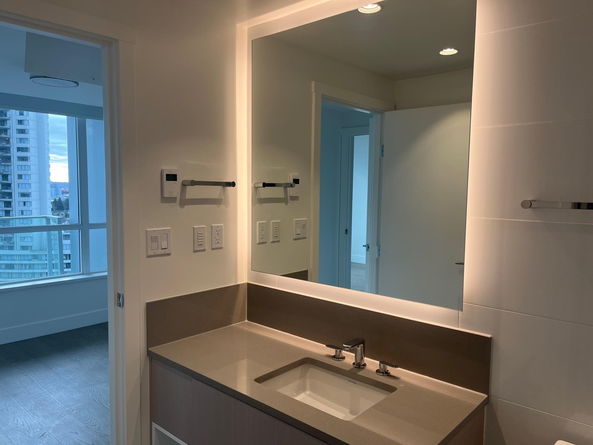 1102 - 1632 Lions Gate Lane, North Vancouver, V7P 3B3 — photo 4