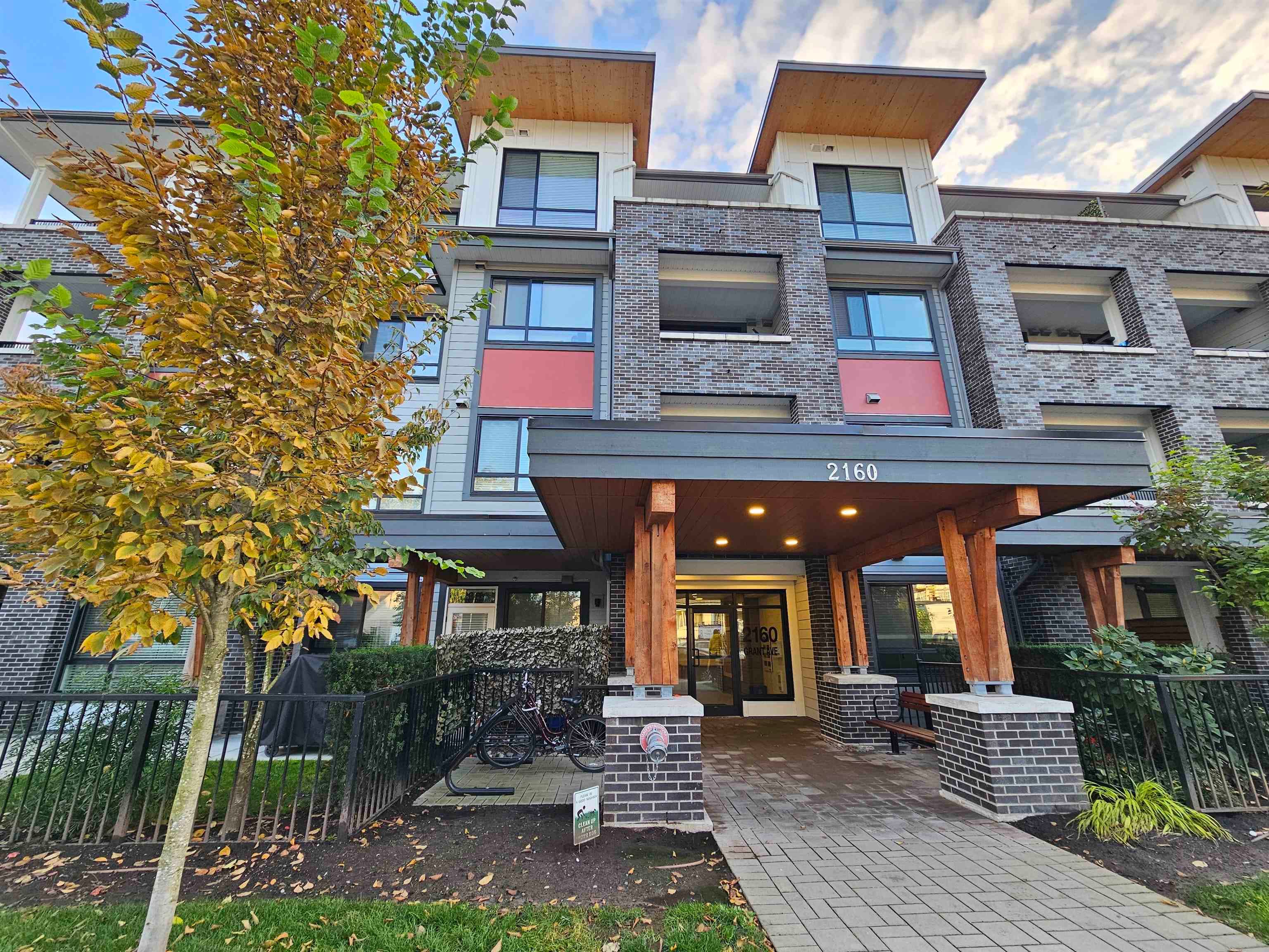 207 - 2160 Grant Avenue, Port Coquitlam