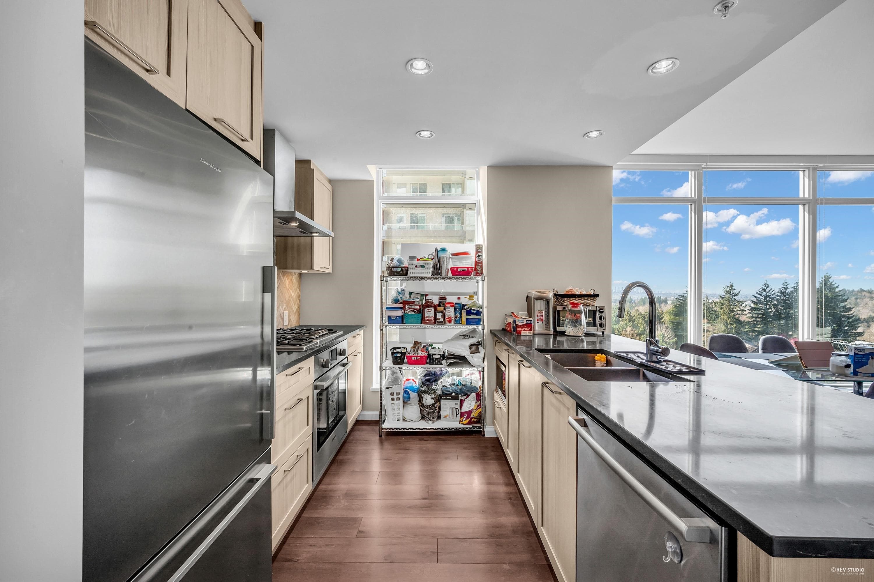 1002 - 520 Como Lake Avenue, Coquitlam, V3J 0E8 — photo 2
